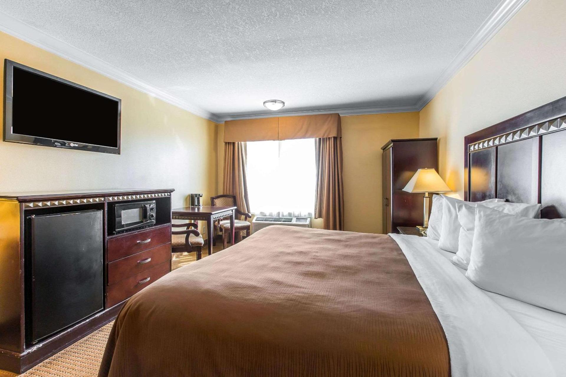 Quality Inn & Suites Bell Gardens-Los Angeles photo 30