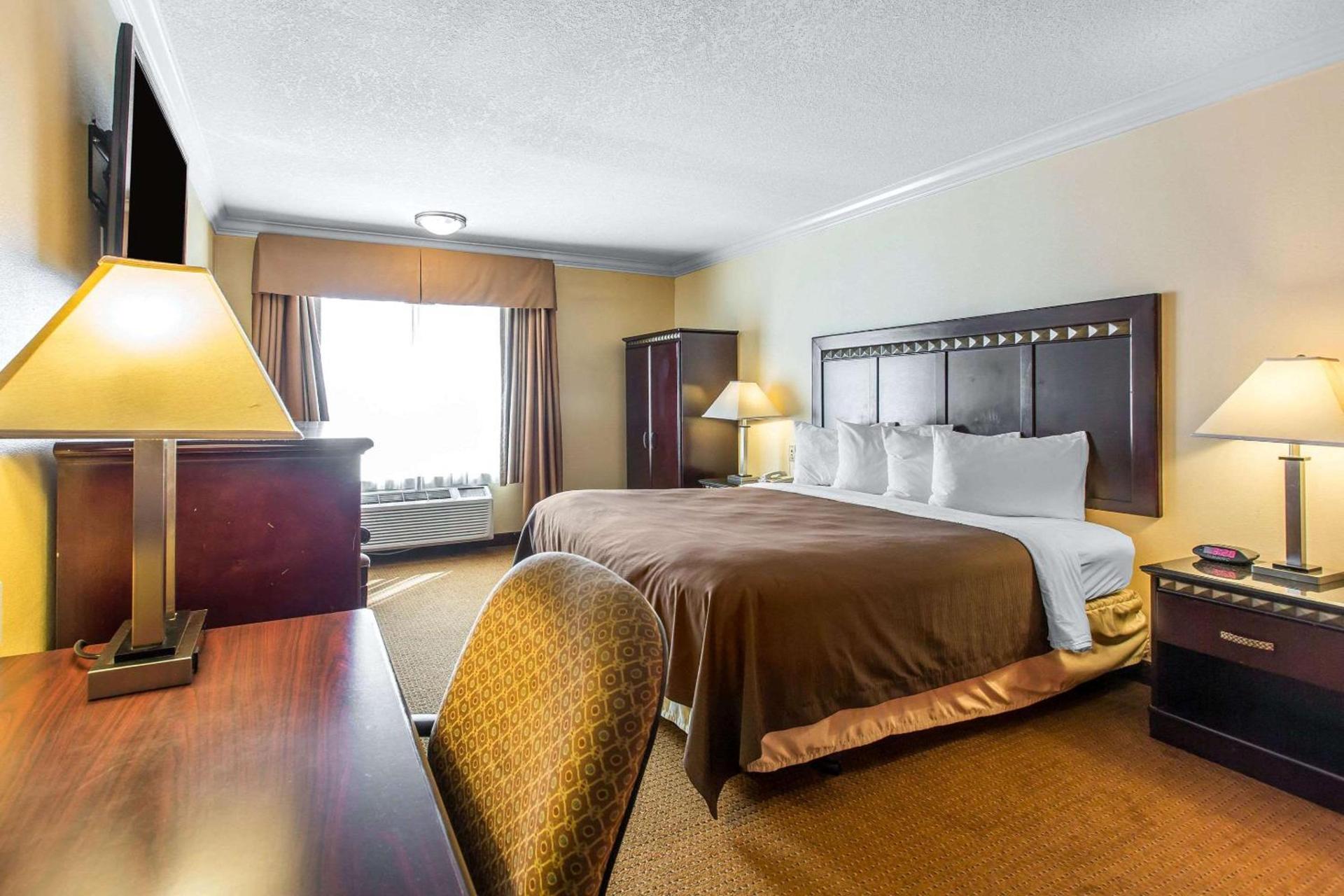 Quality Inn & Suites Bell Gardens-Los Angeles photo 32