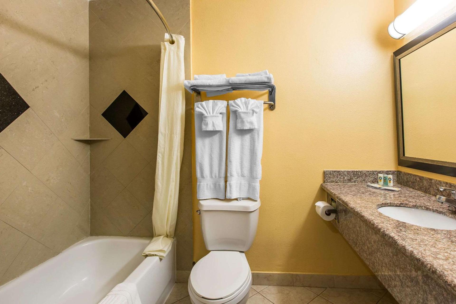 Quality Inn & Suites Bell Gardens-Los Angeles photo 29