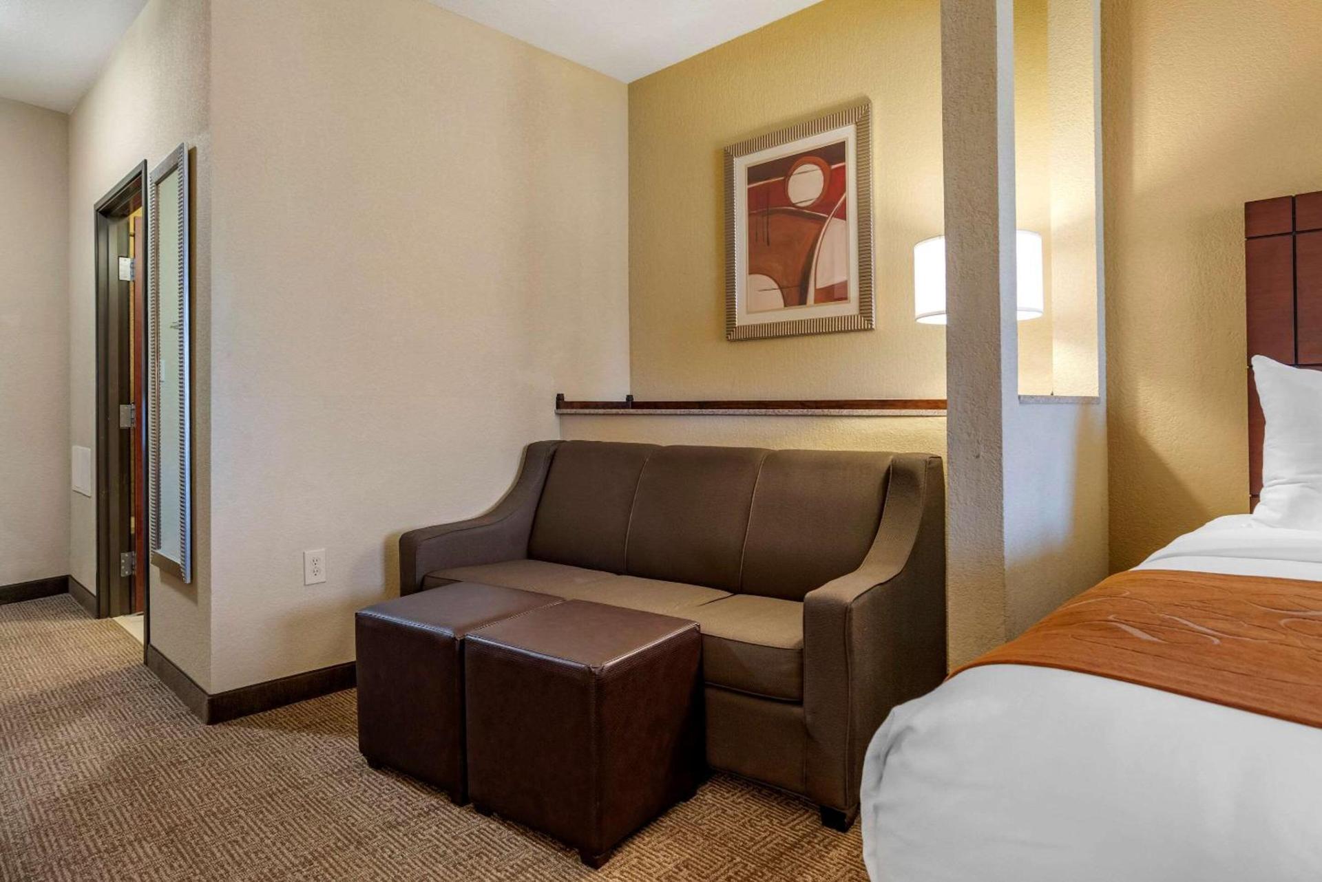Comfort Suites Airport South photo 19