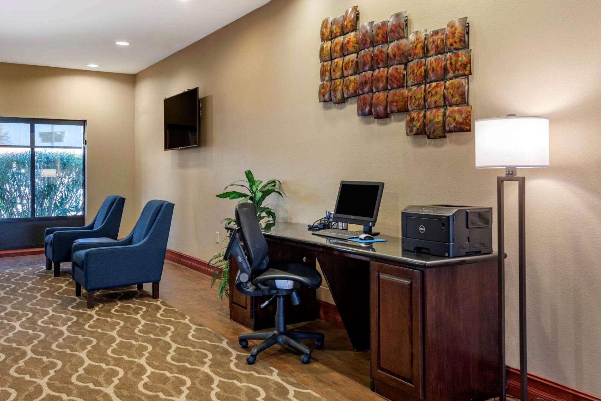 Comfort Suites Airport South photo 24
