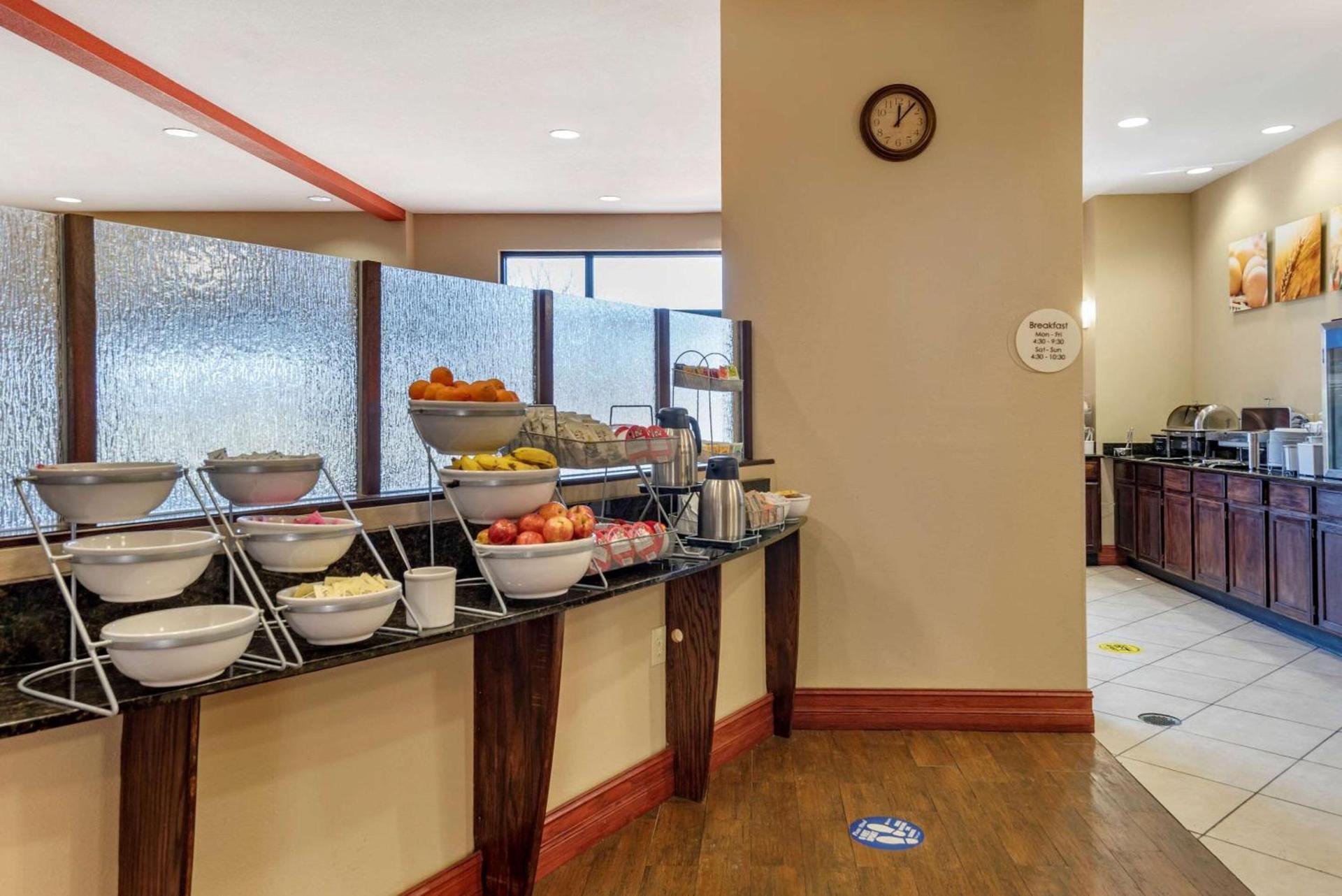 Comfort Suites Airport South photo 29