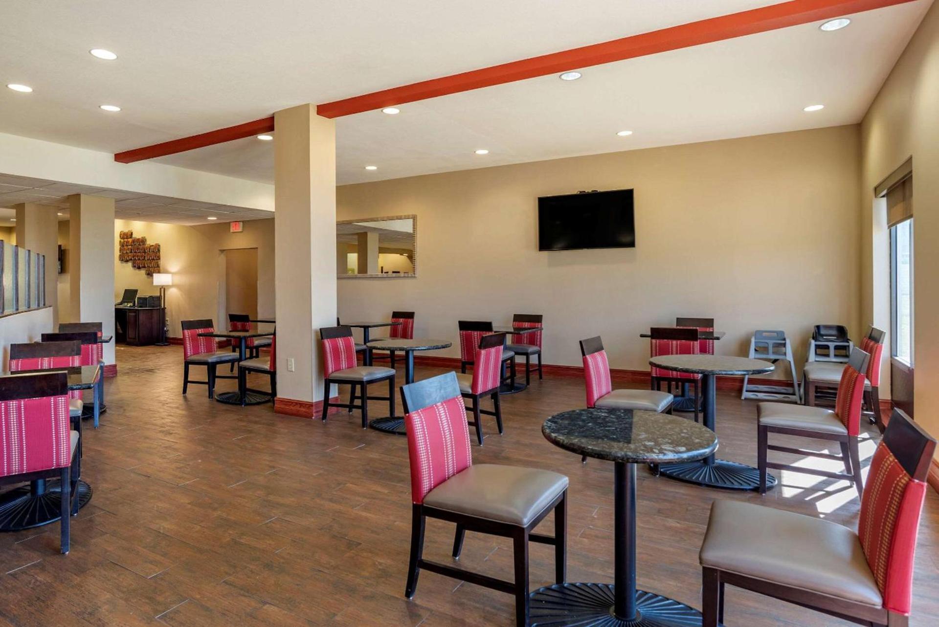 Comfort Suites Airport South photo 28