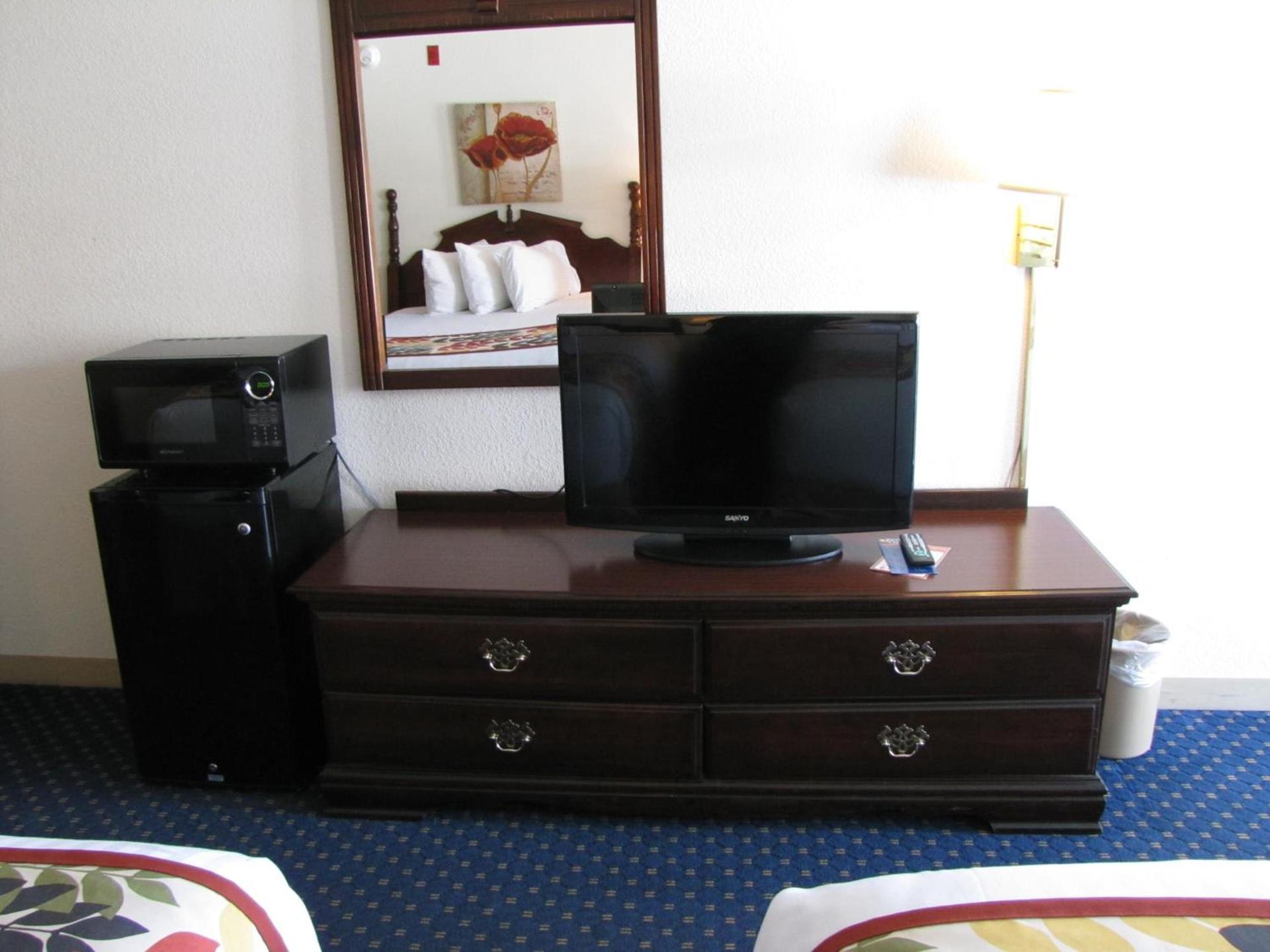 Dutton Inn photo 12