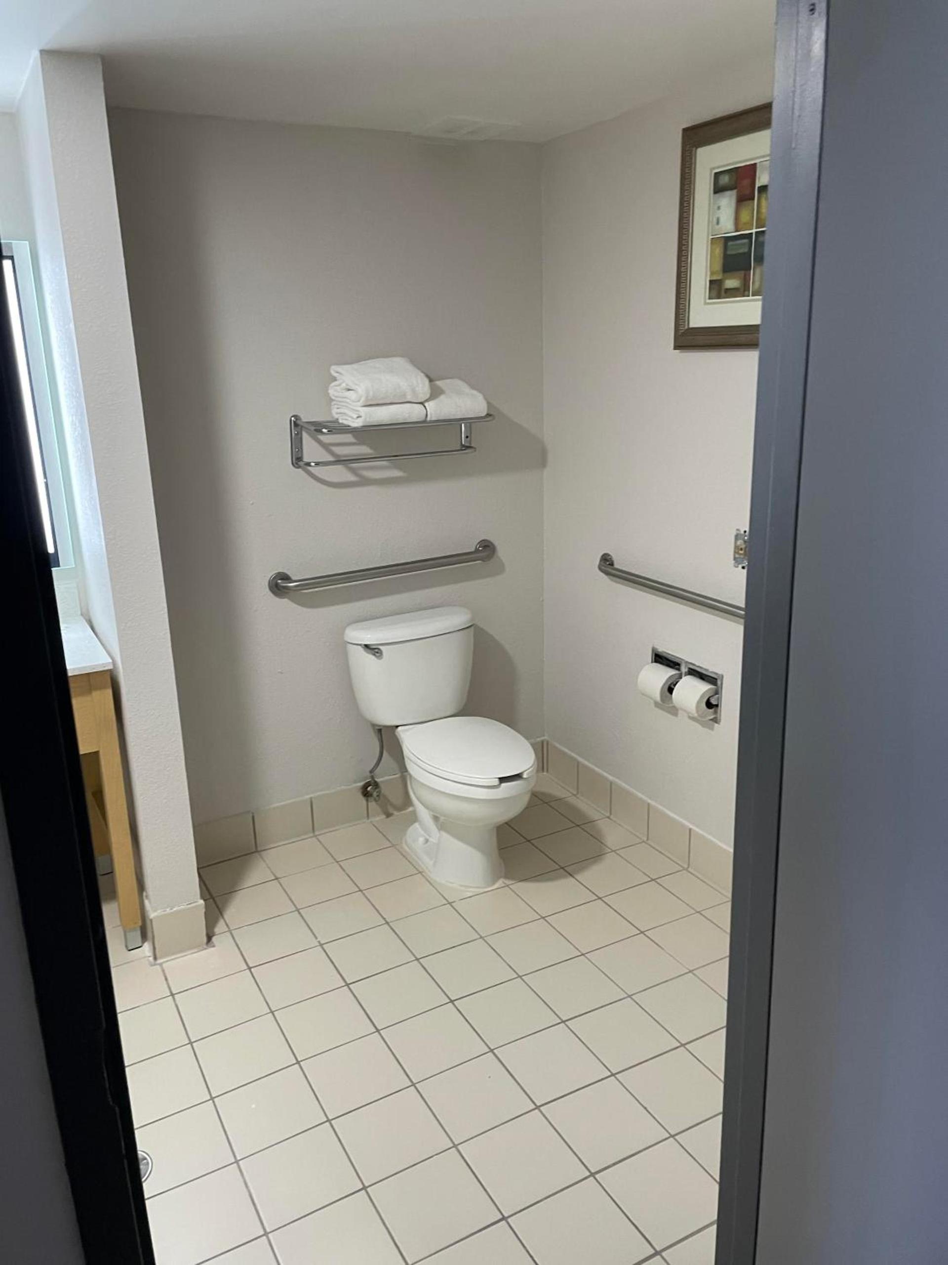 Quality Inn Spring Valley - Nanuet photo 15