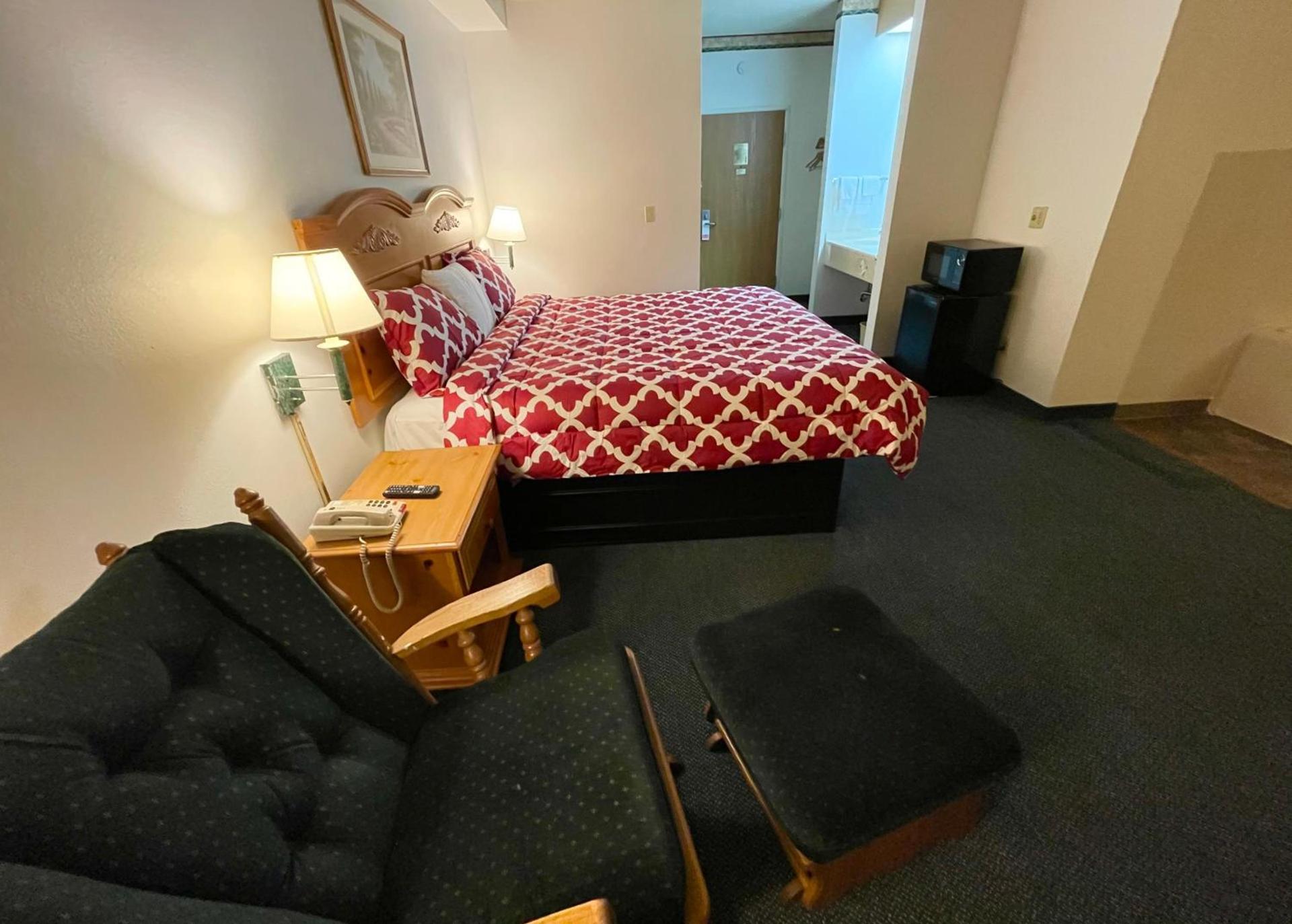 Heritage Inn & Suites photo 14
