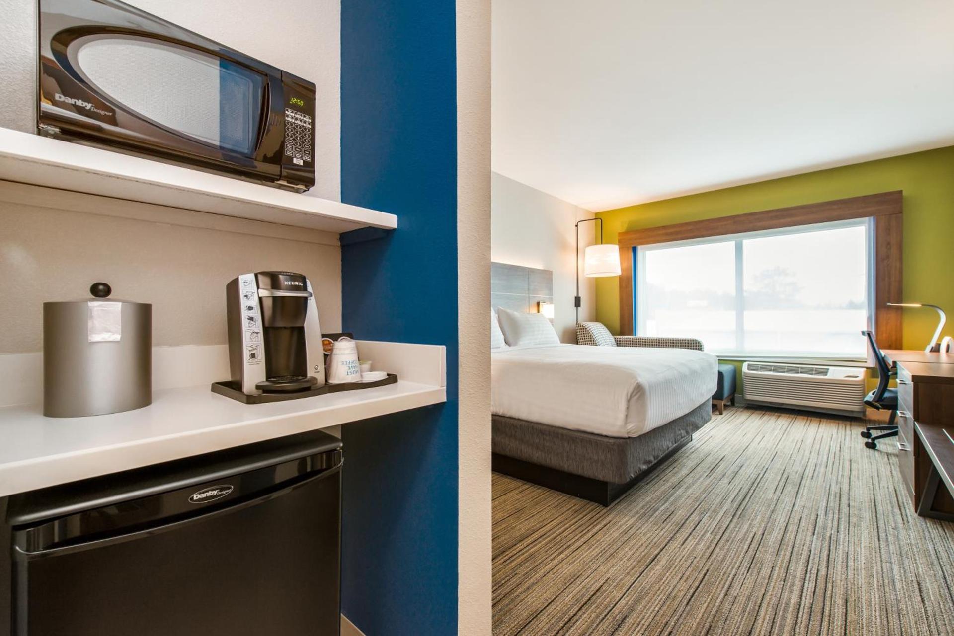 Holiday Inn Express & Suites - Carrollton West by IHG photo 10