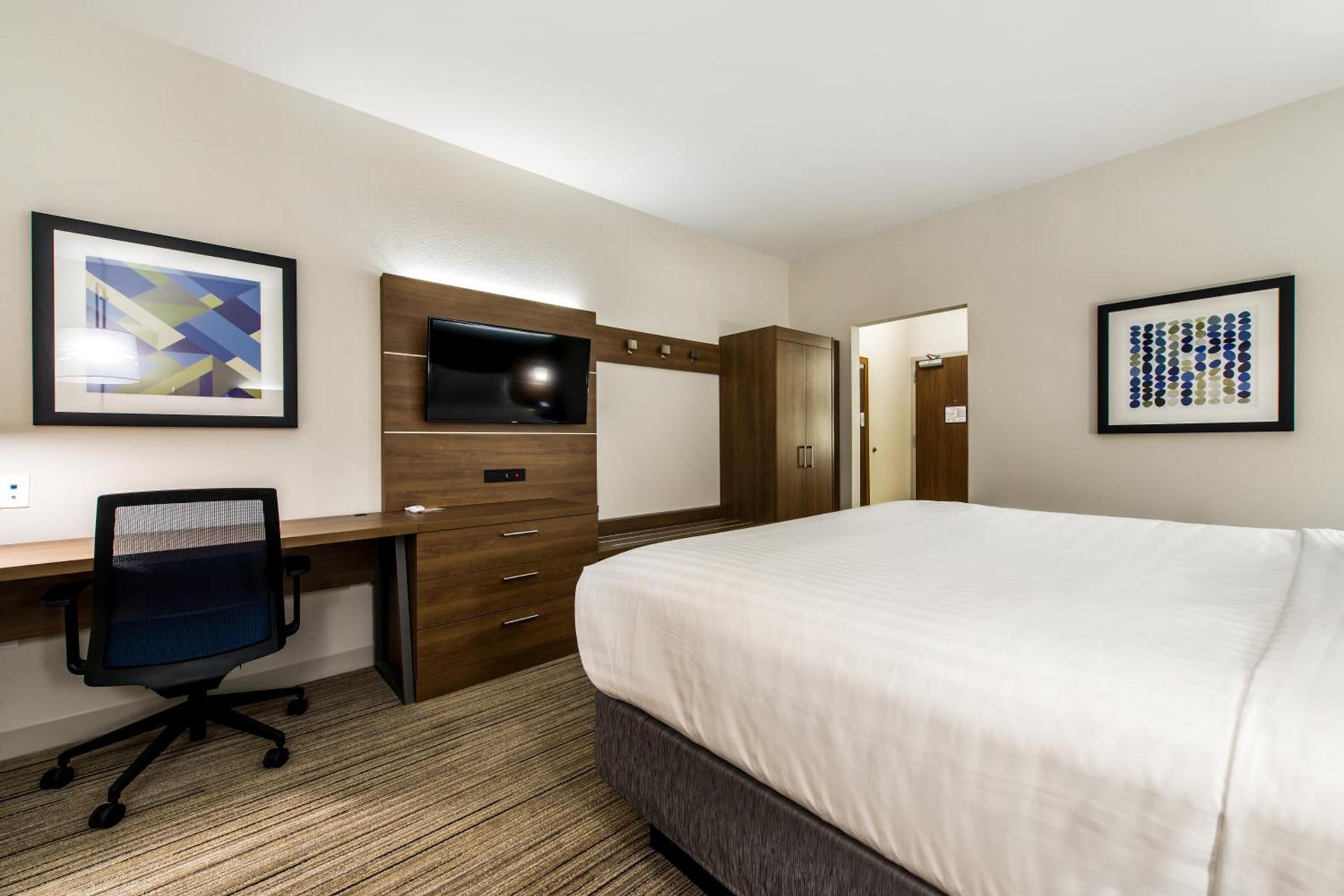 Holiday Inn Express & Suites - Carrollton West by IHG photo 9