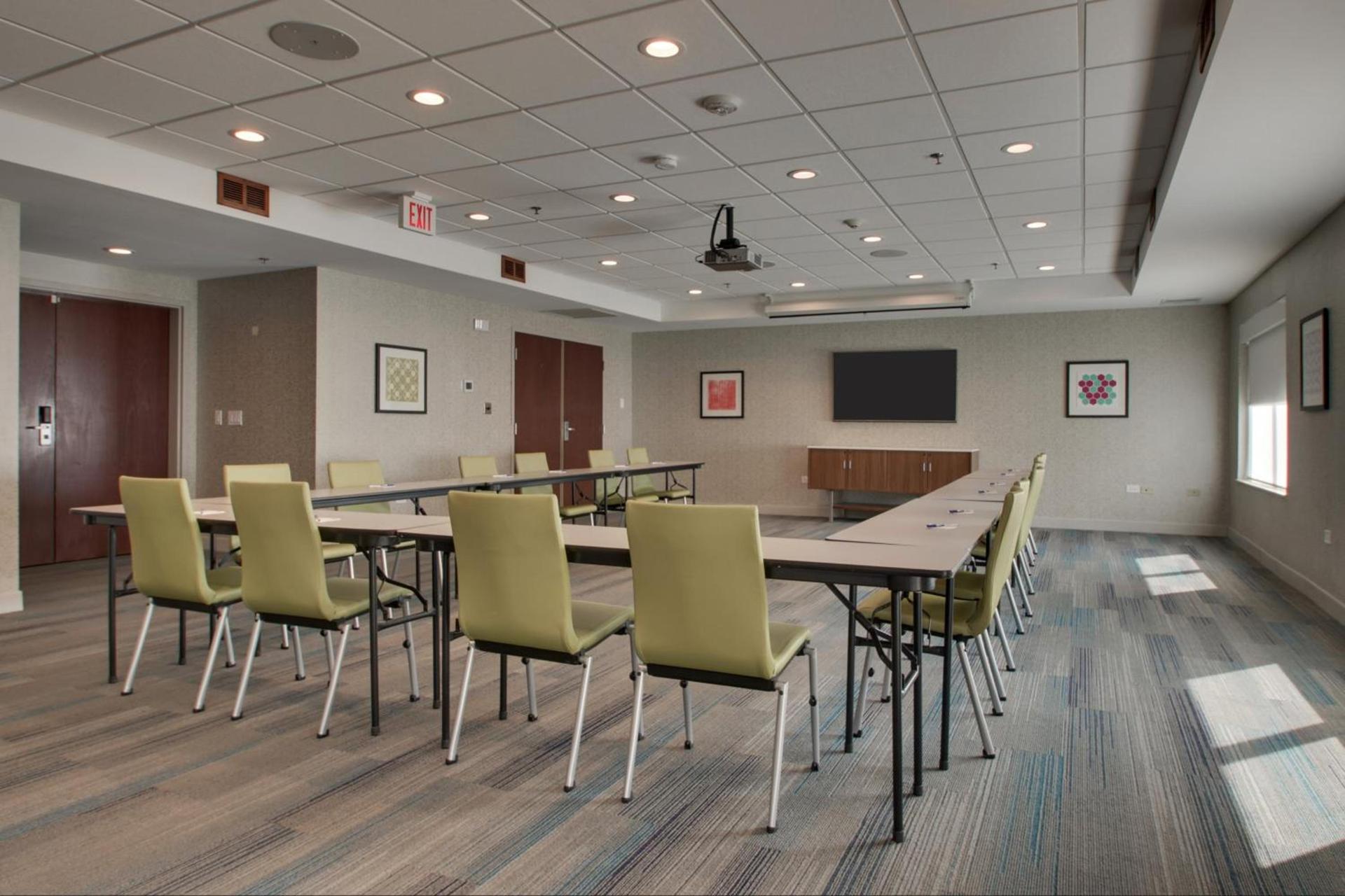Holiday Inn Express & Suites Aurora - Naperville by IHG photo 44