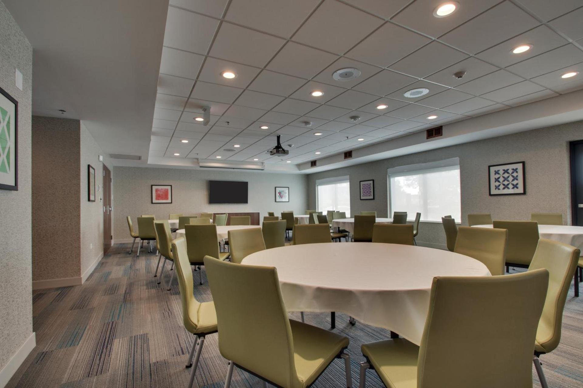 Holiday Inn Express & Suites Aurora - Naperville by IHG photo 34