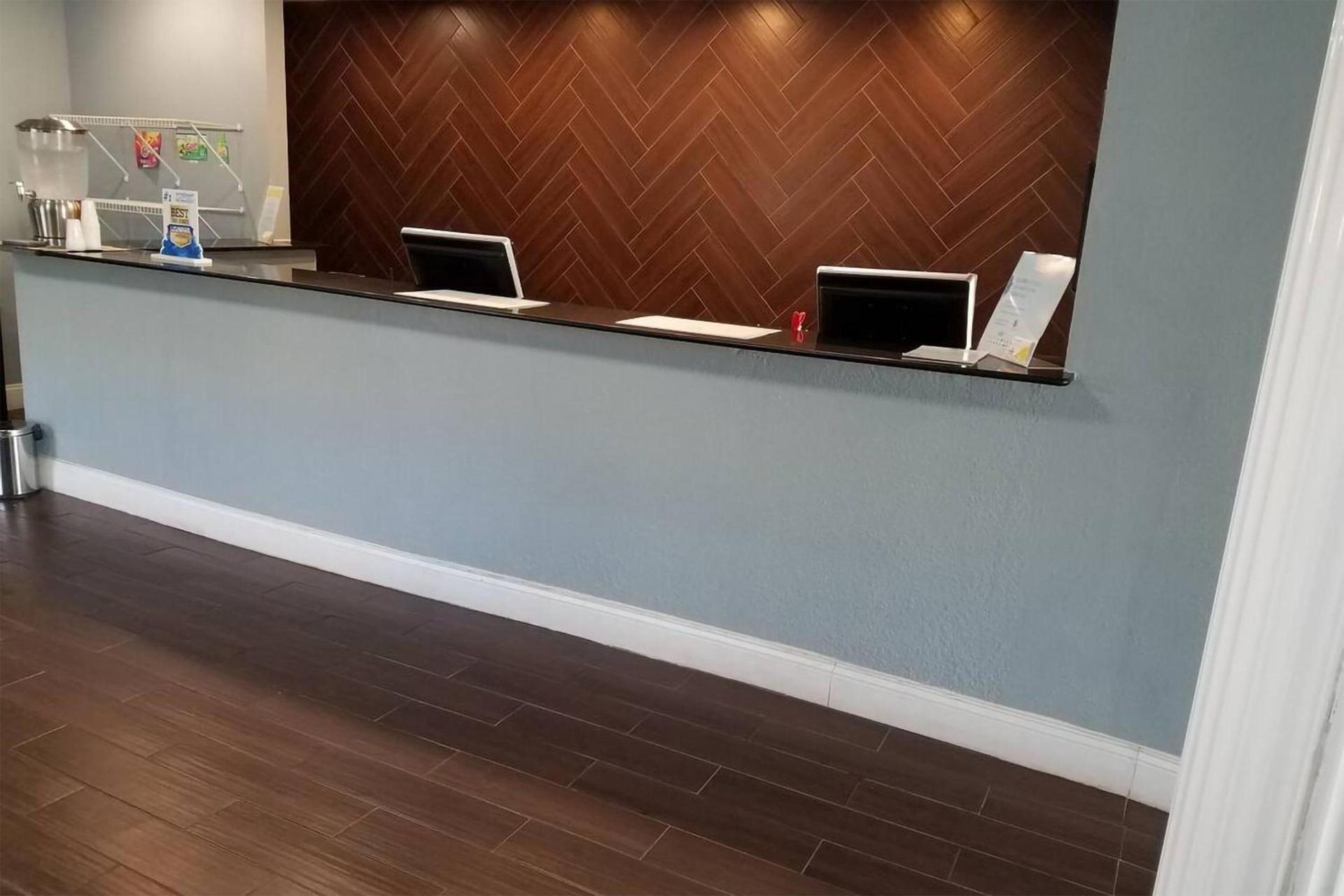 Sky-Palace Inn & Suites Wichita East photo 16