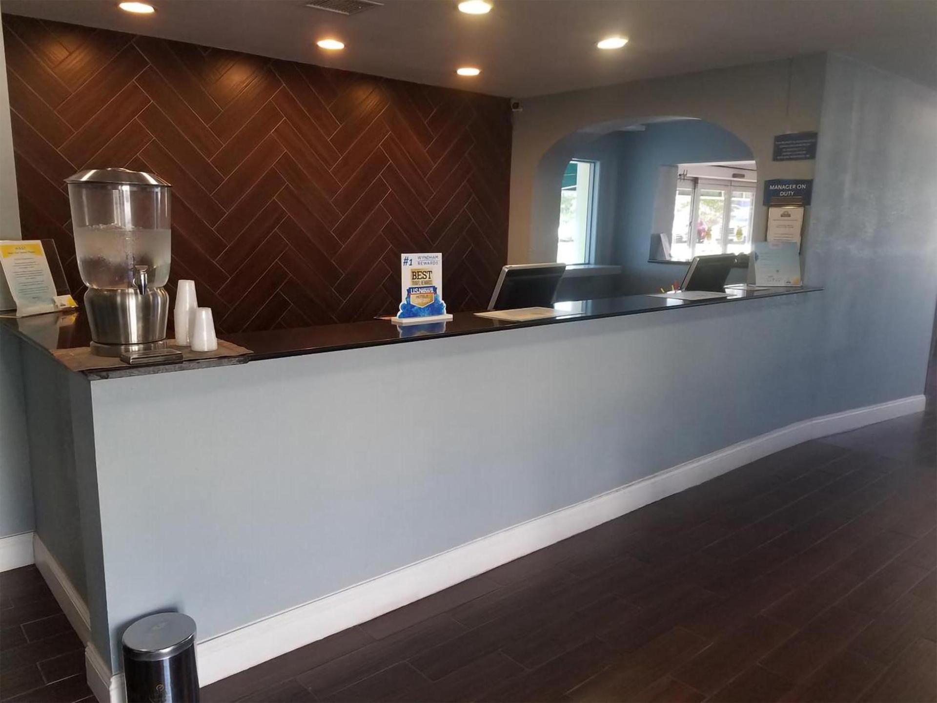 Sky-Palace Inn & Suites Wichita East photo 13