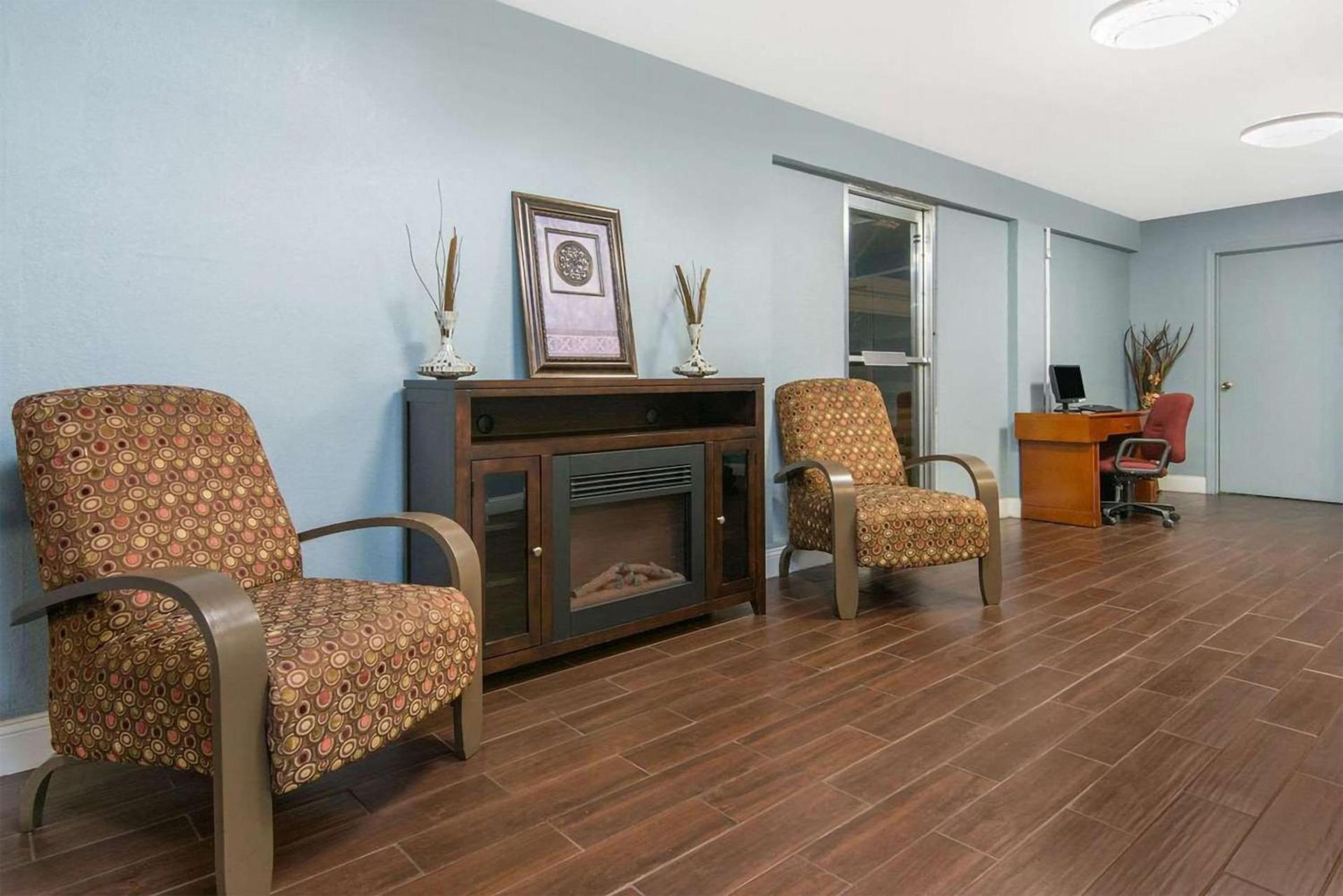 Sky-Palace Inn & Suites Wichita East photo 20