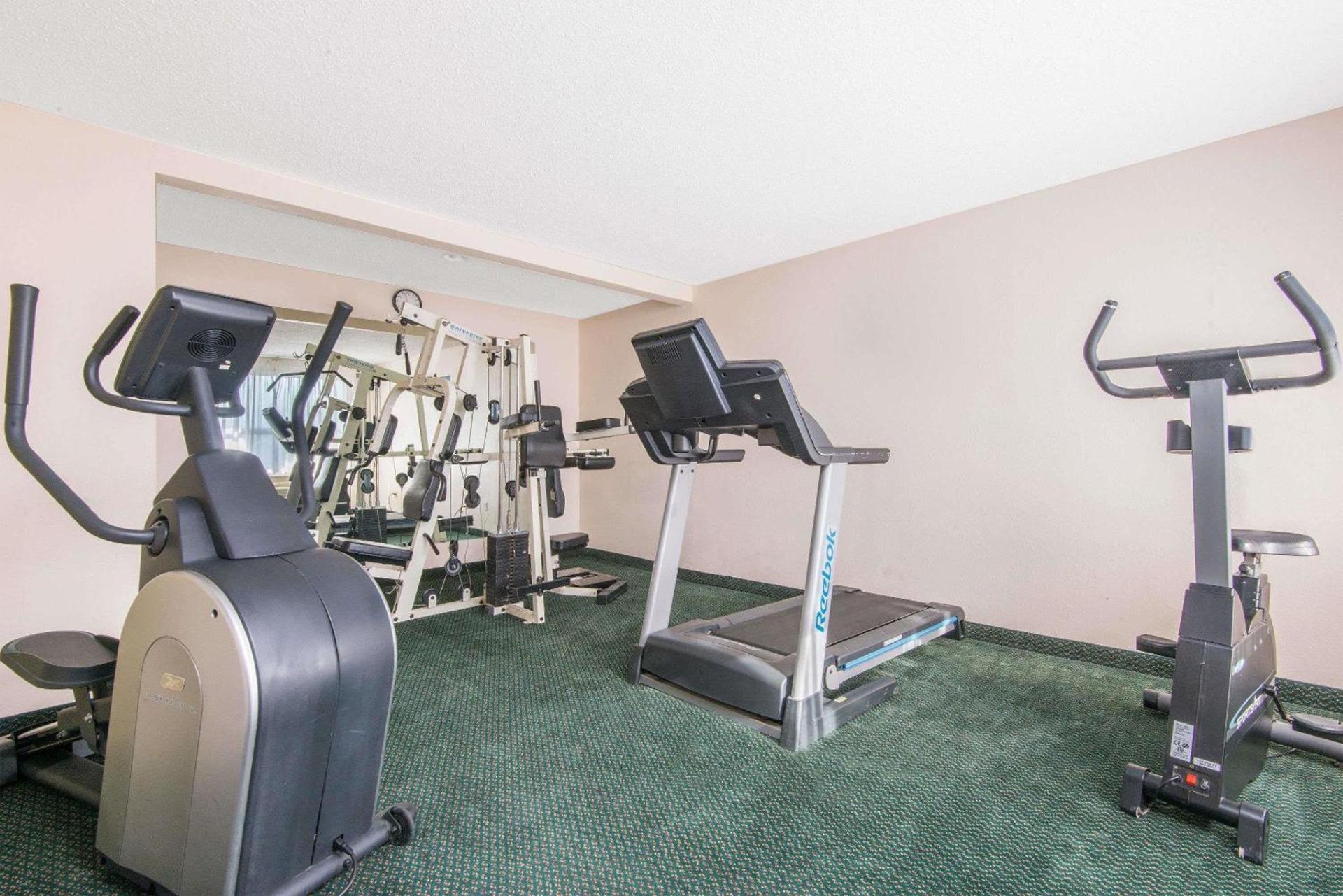 Sky-Palace Inn & Suites Wichita East photo 25
