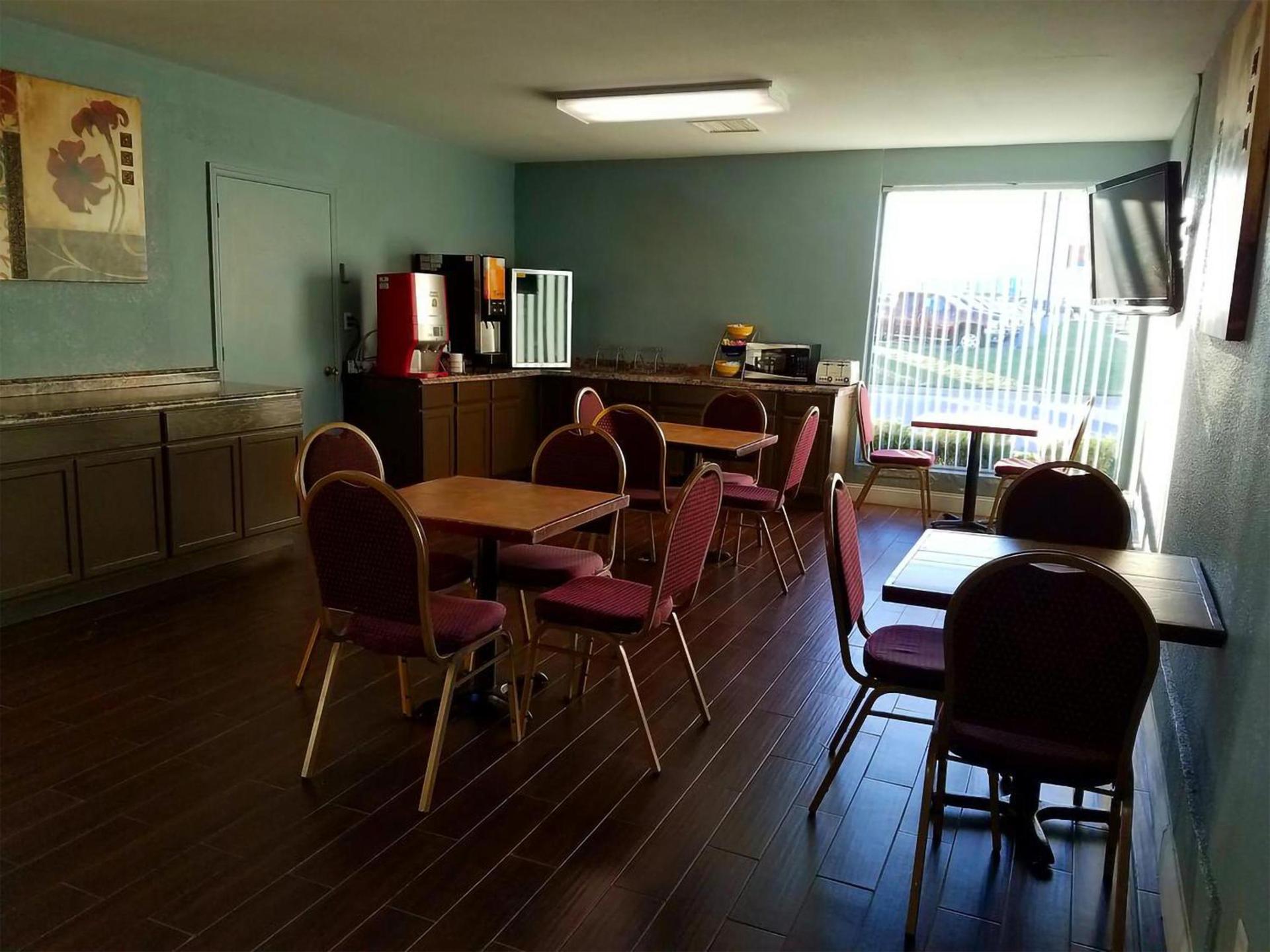 Sky-Palace Inn & Suites Wichita East photo 23