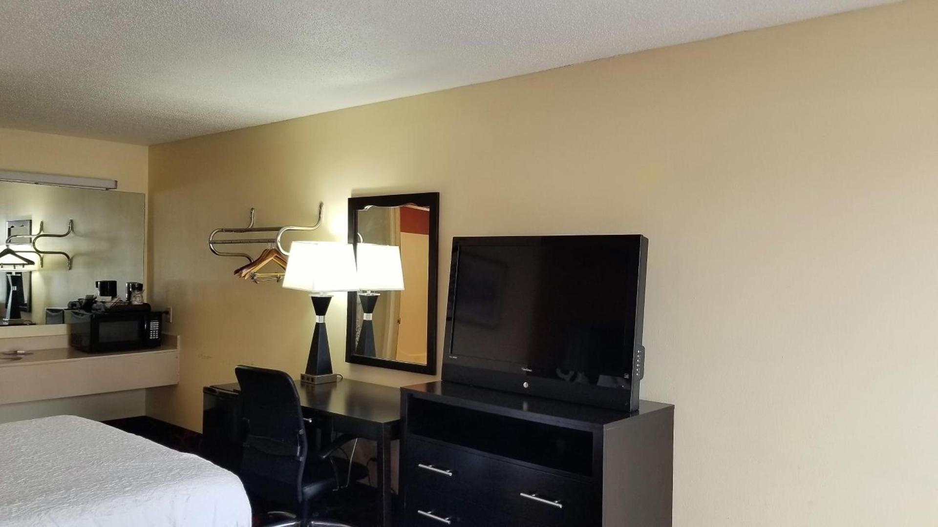 Travelodge by Wyndham Richmond IN photo 31