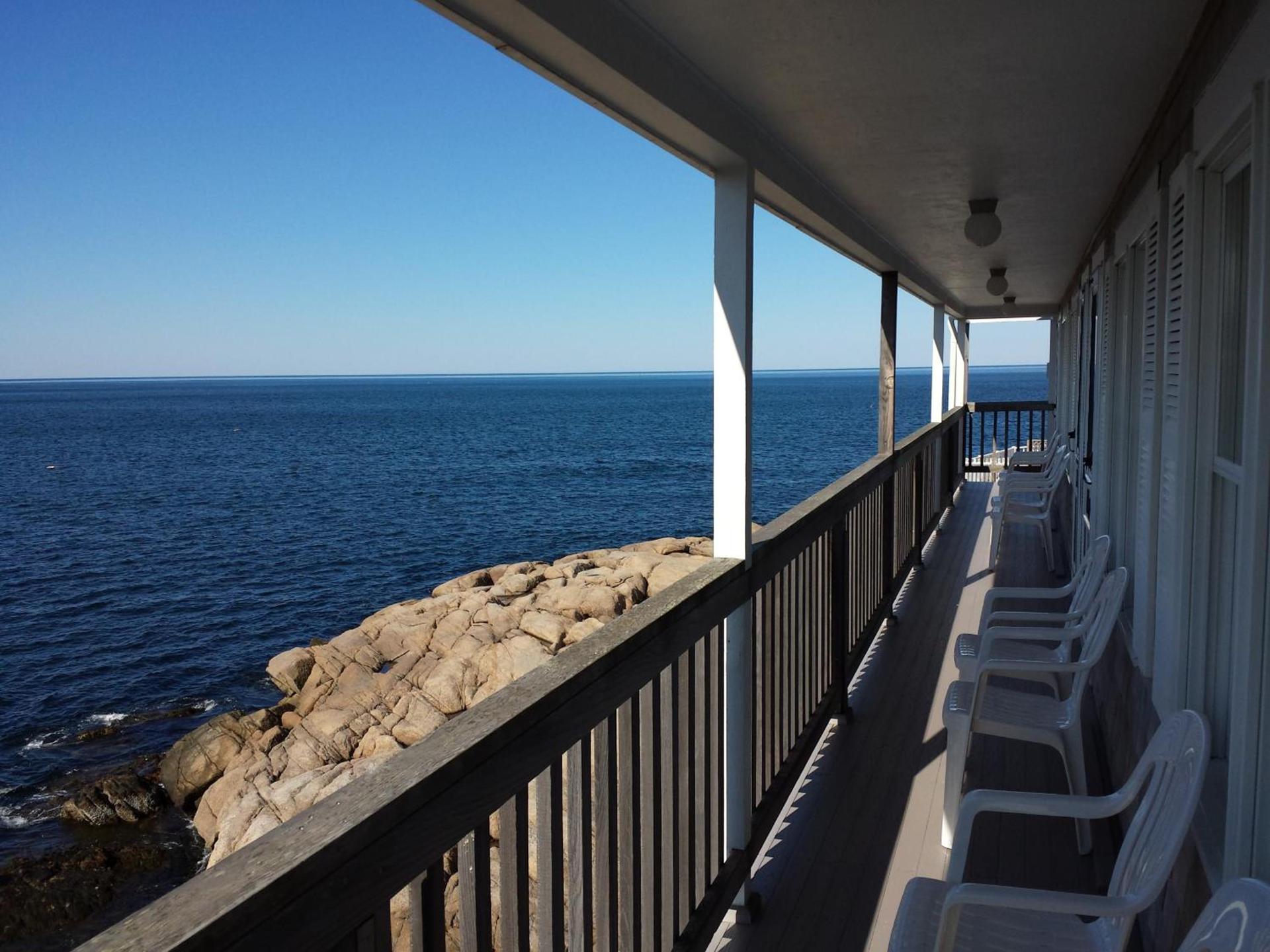 Bearskin Neck Motor Lodge photo 30