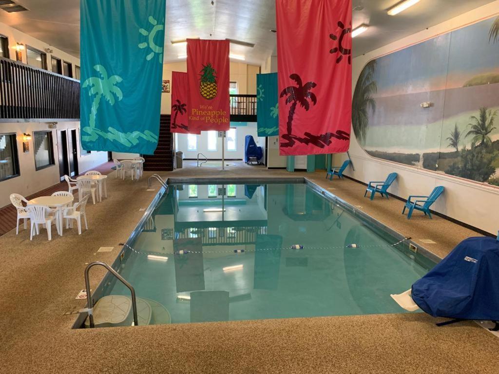 Super 8 by Wyndham Huron photo 14