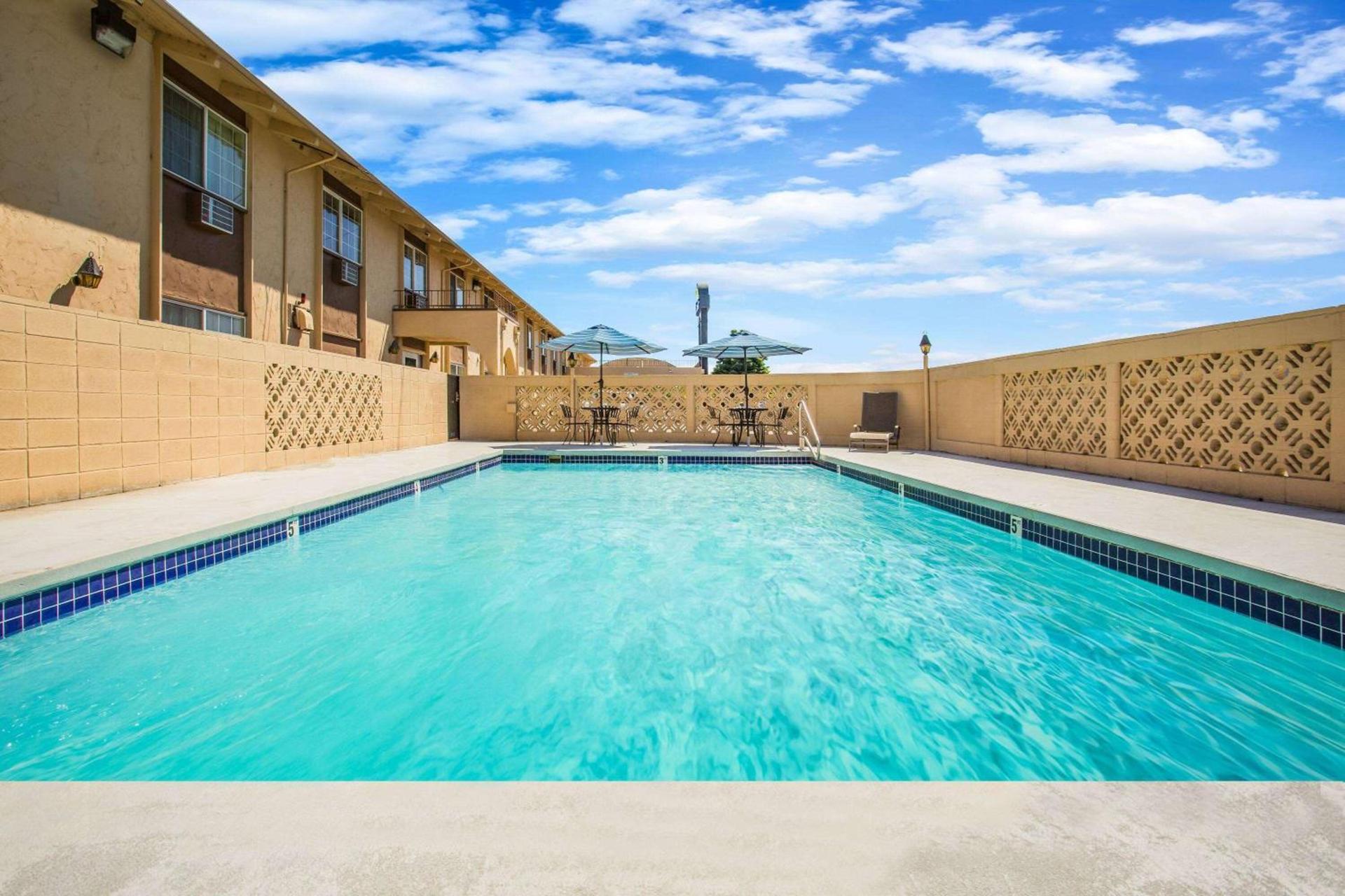 Days Inn by Wyndham Yakima photo 5