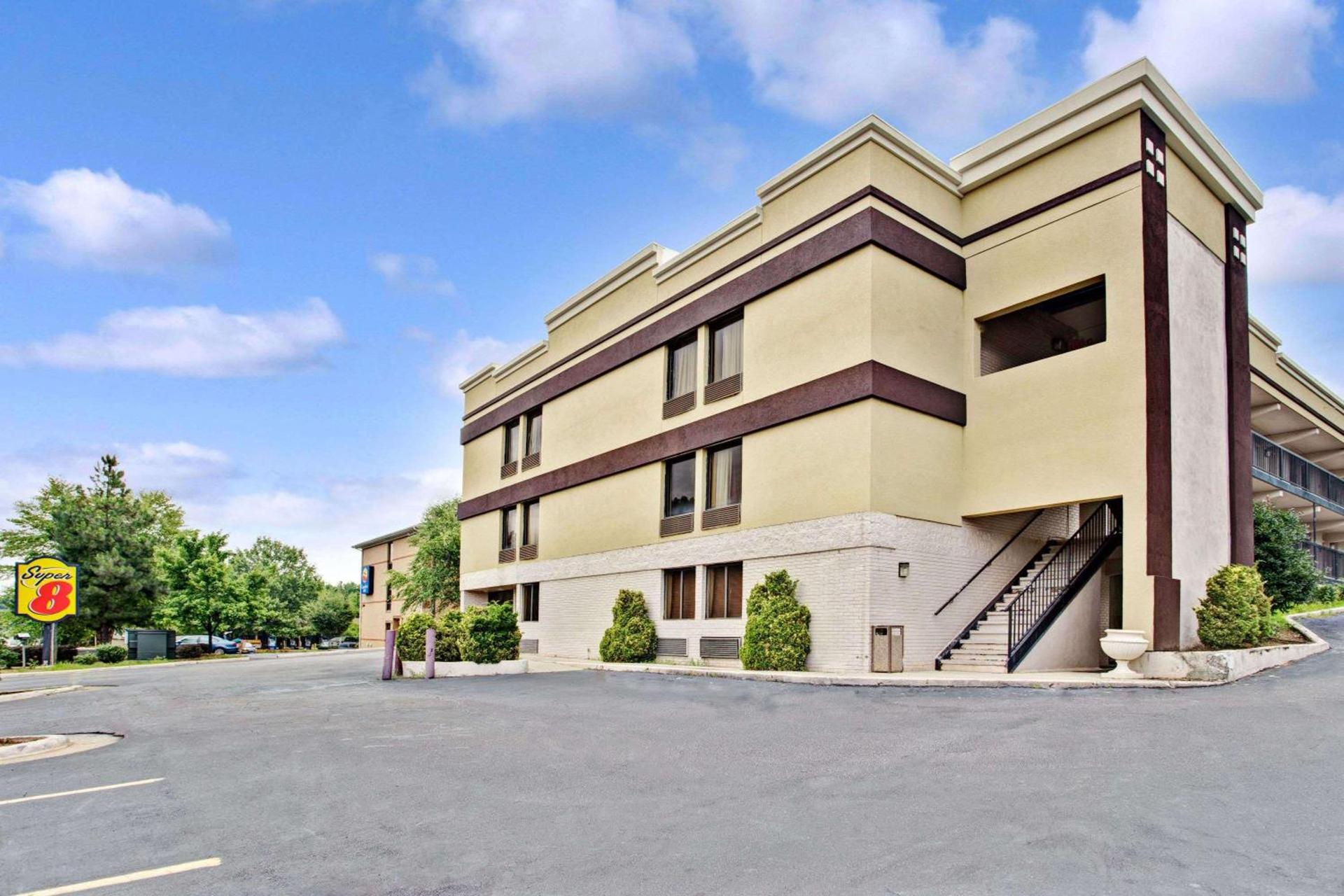 Super 8 by Wyndham Raleigh Downtown photo 4
