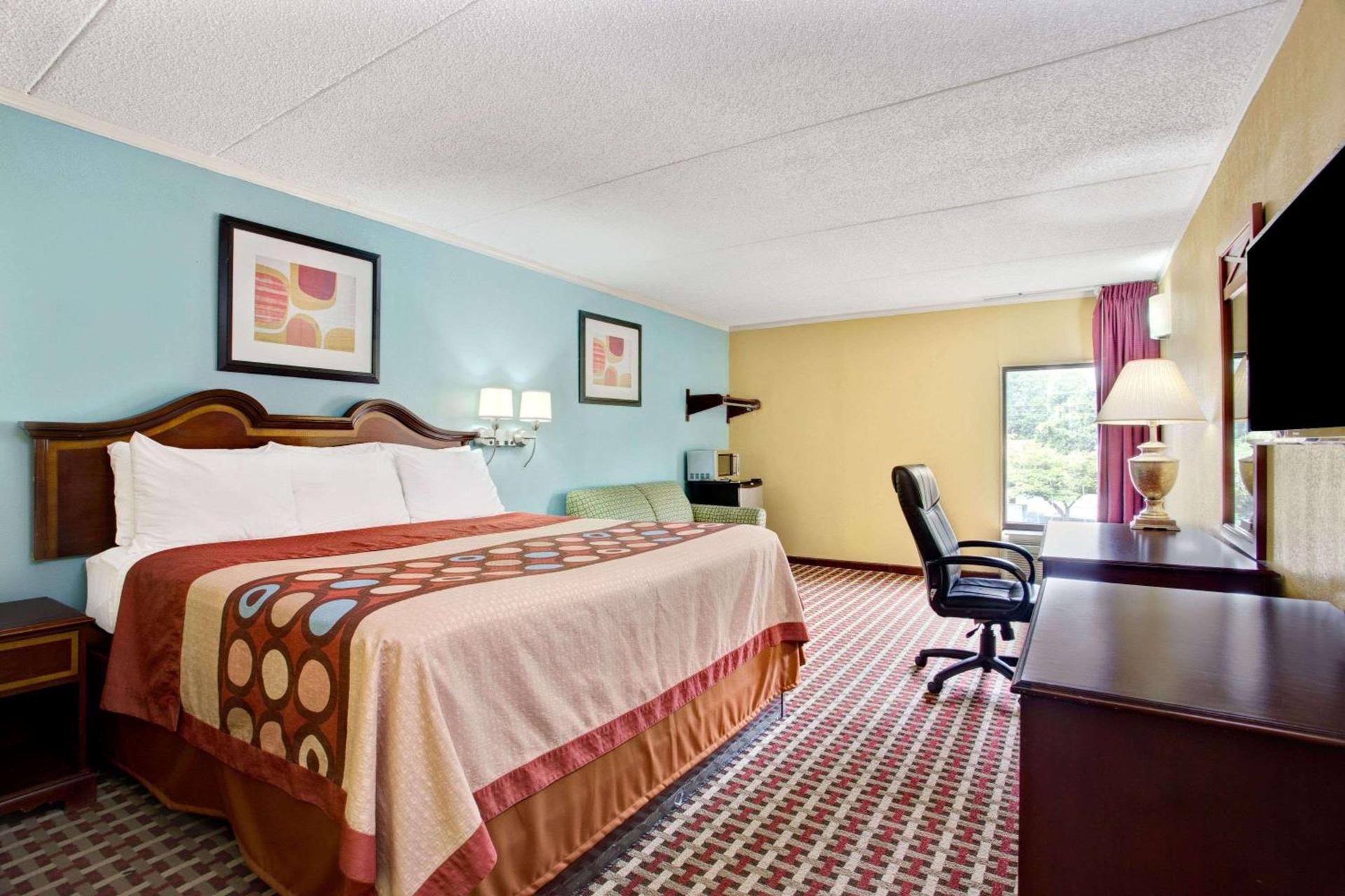 Super 8 by Wyndham Raleigh Downtown photo 7