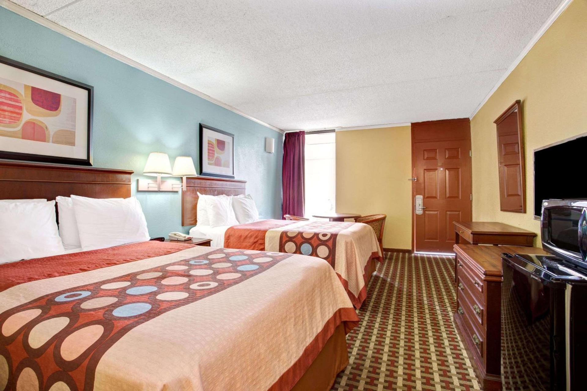 Super 8 by Wyndham Raleigh Downtown photo 8