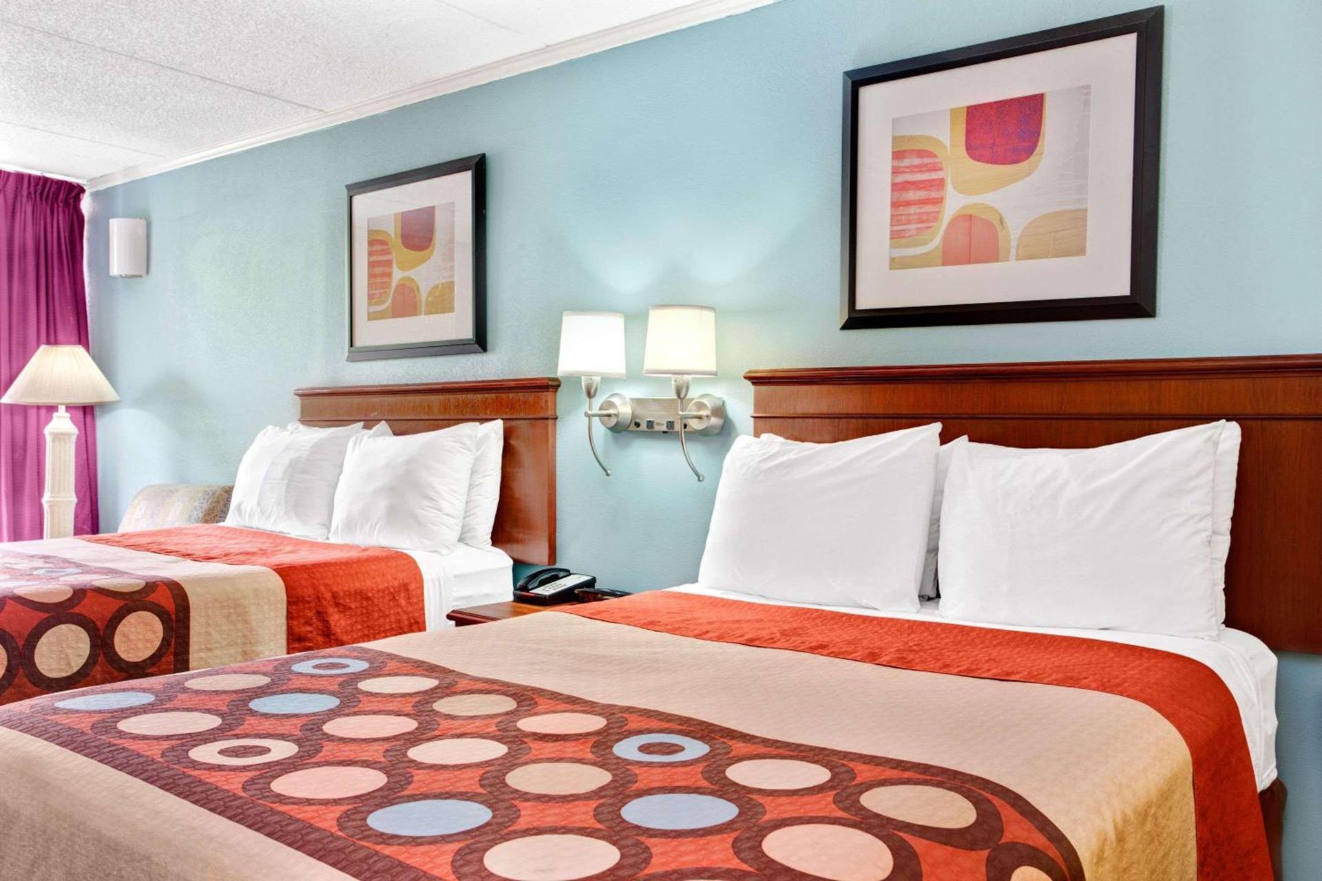 Super 8 by Wyndham Raleigh Downtown photo 11