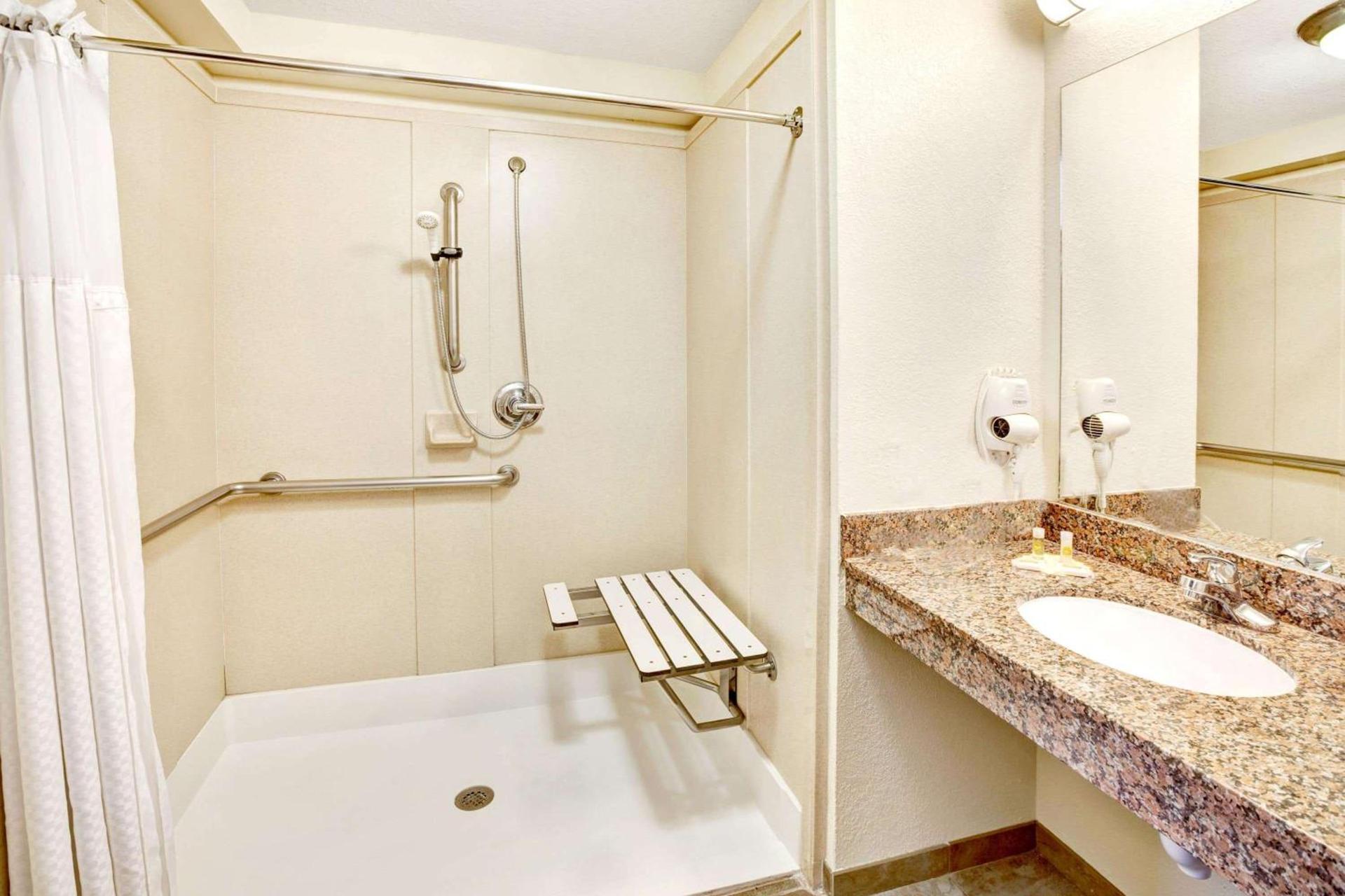 Days Inn by Wyndham Oklahoma City/Moore photo 4