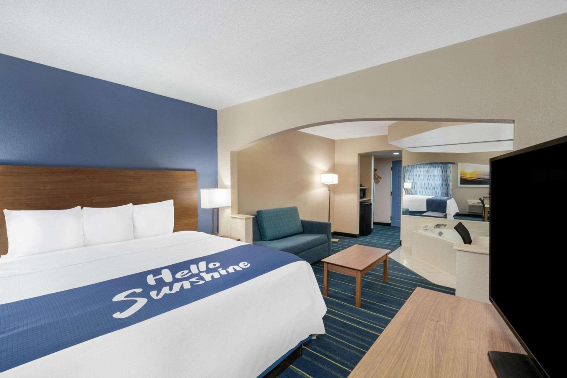 Days Inn by Wyndham Panama City photo 11