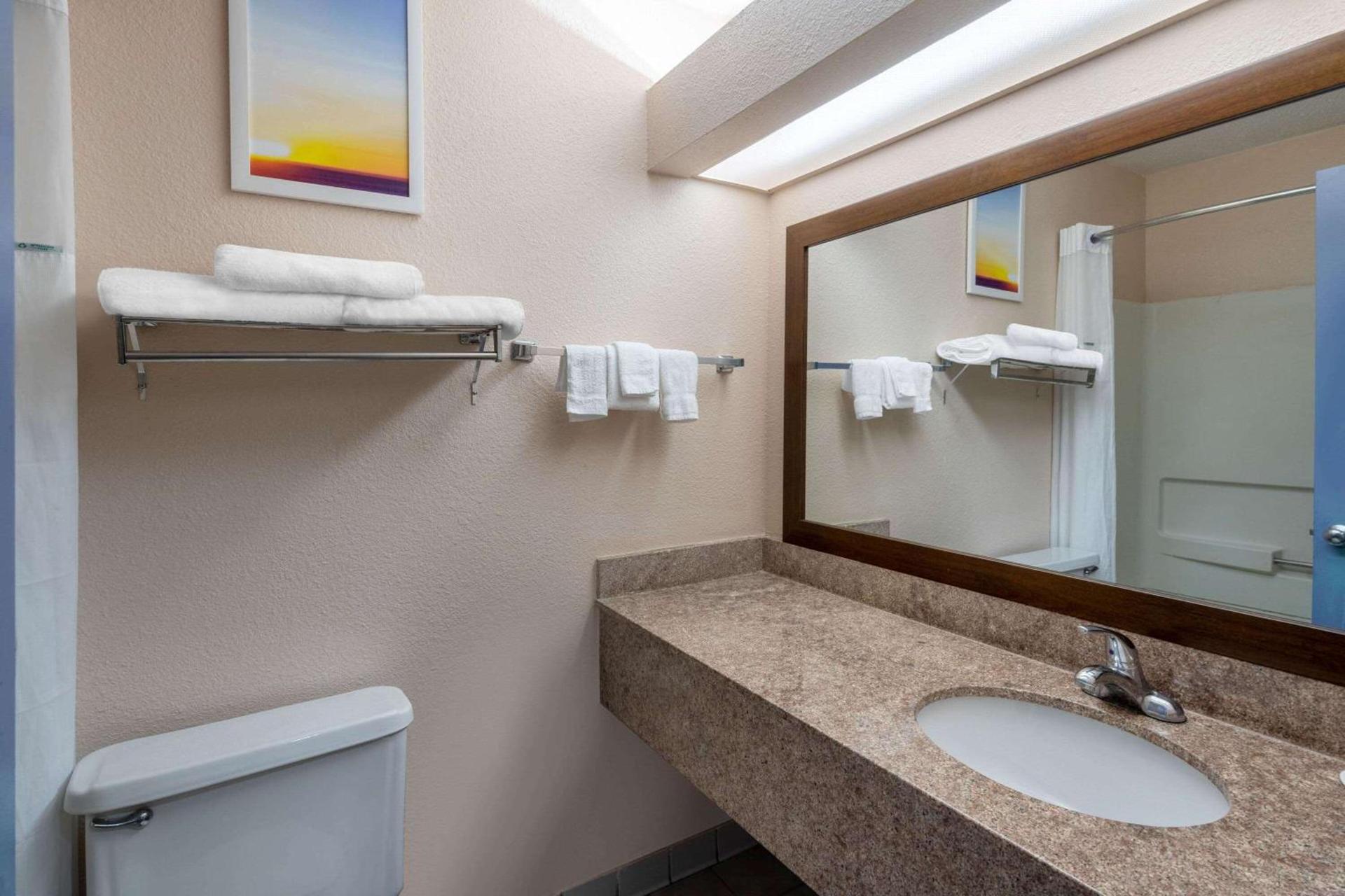 Days Inn by Wyndham Panama City photo 13