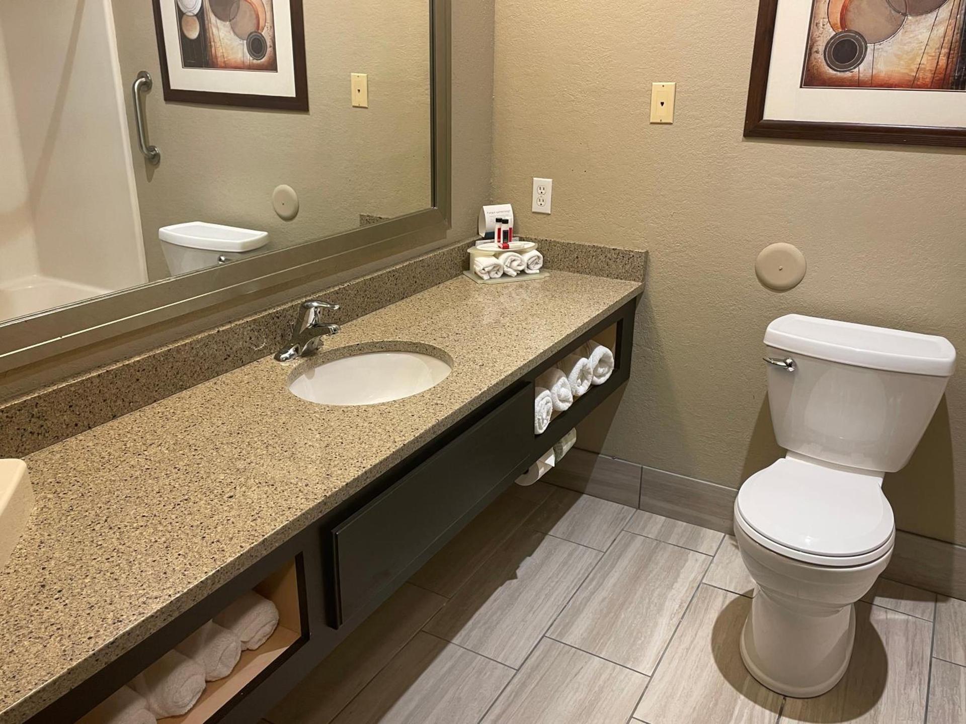 Spark by Hilton La Crosse Onalaska photo 11