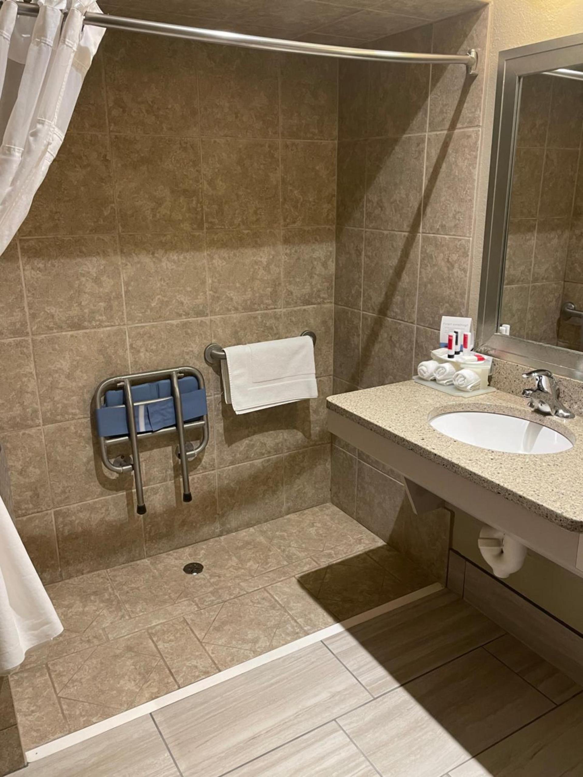 Spark by Hilton La Crosse Onalaska photo 16