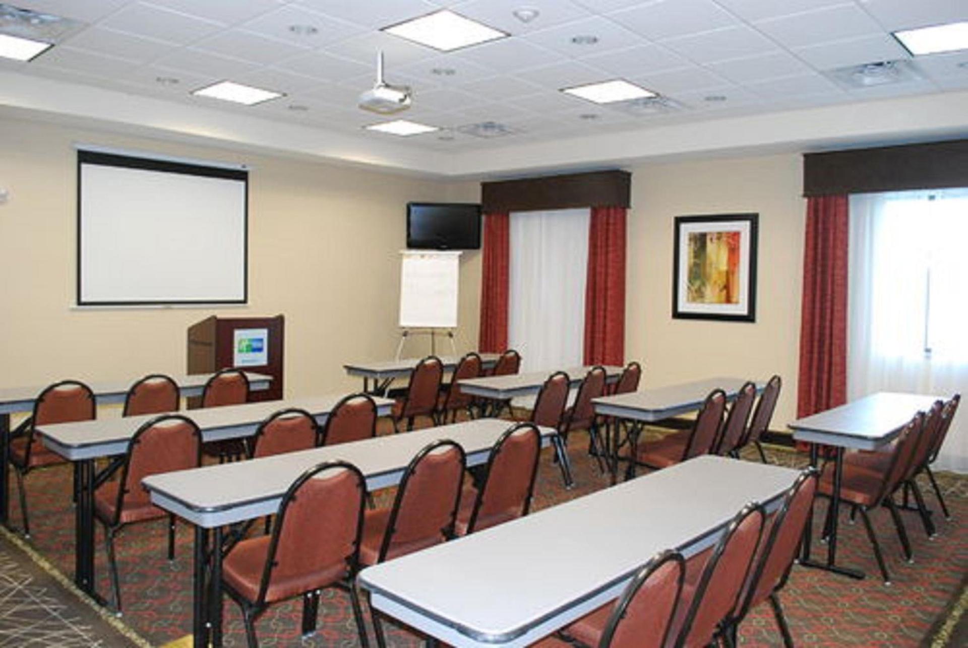 Holiday Inn Express & Suites Houston South - Near Pearland by IHG photo 41