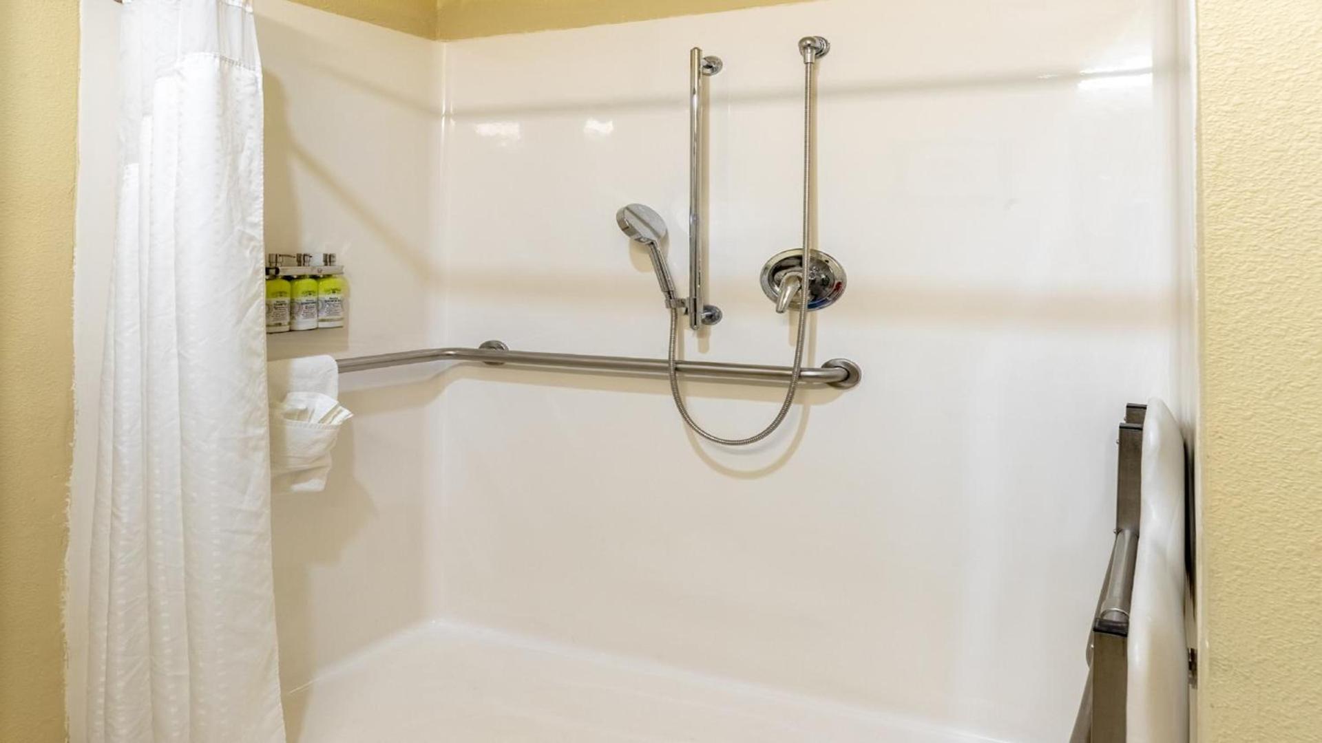 Holiday Inn Express & Suites Houston South - Near Pearland by IHG photo 36