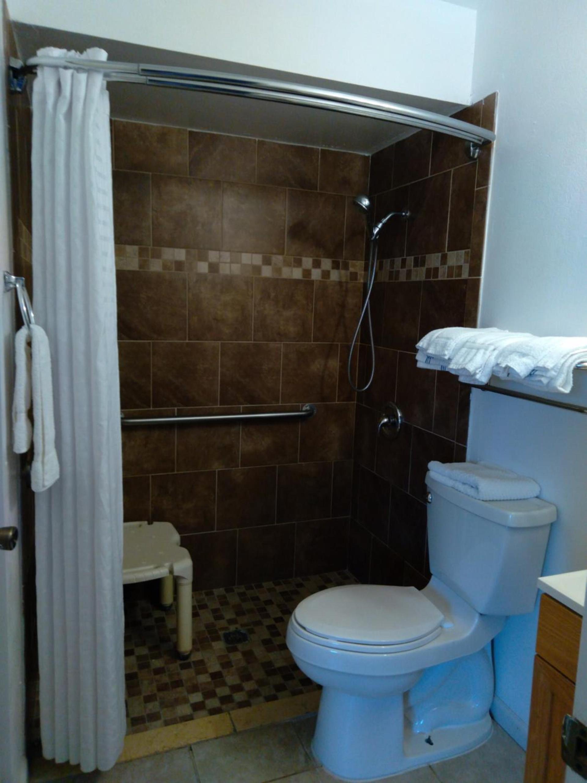 Budget Lodge Mount Dora photo 16