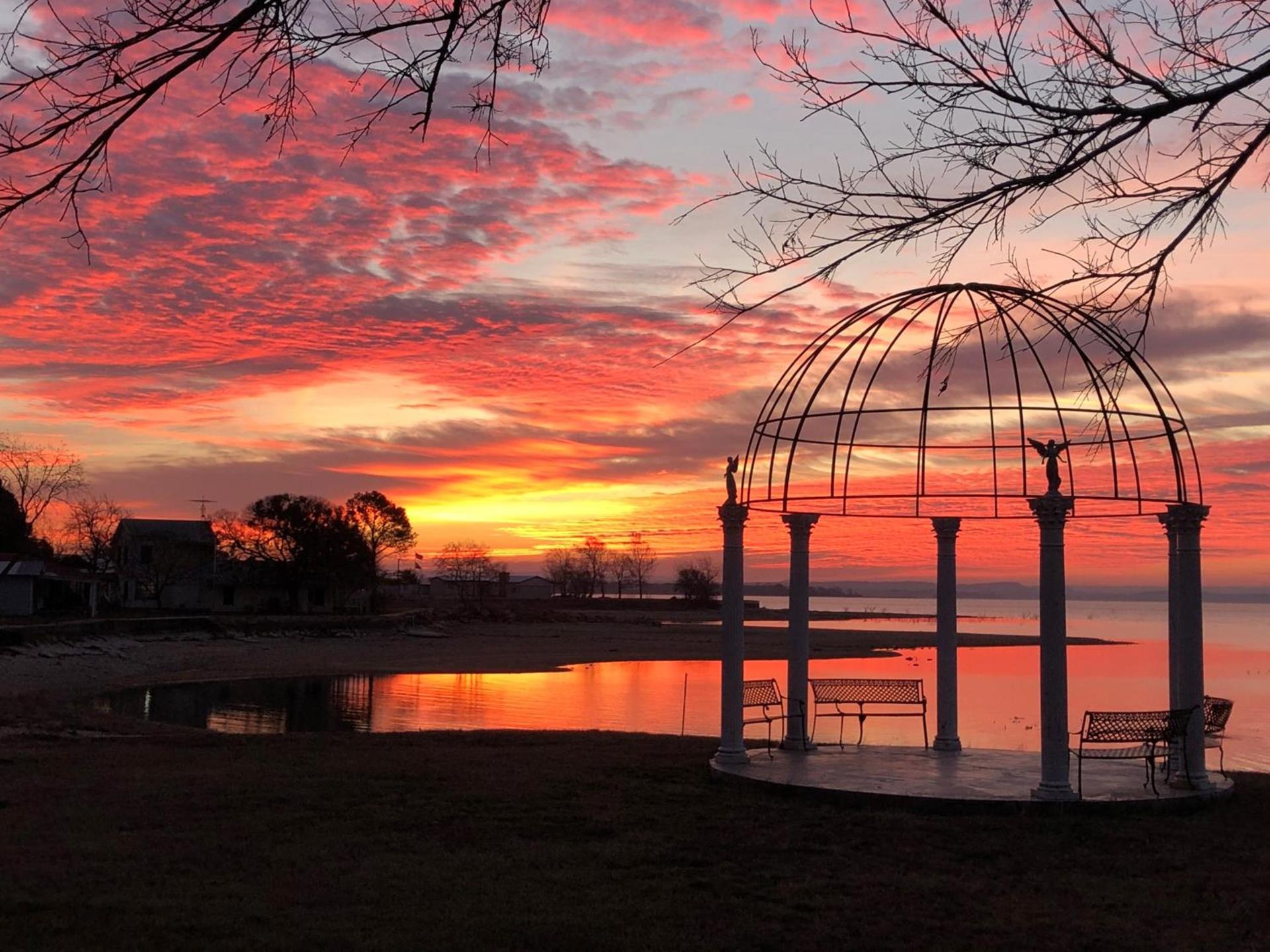 Oasis Lake Buchanan photo 8