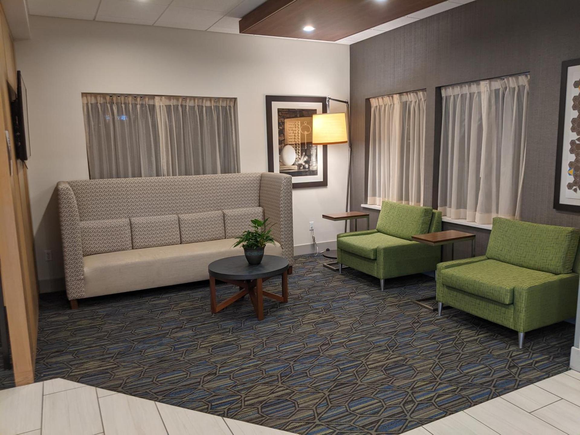 Holiday Inn Express South Burlington by IHG photo 40