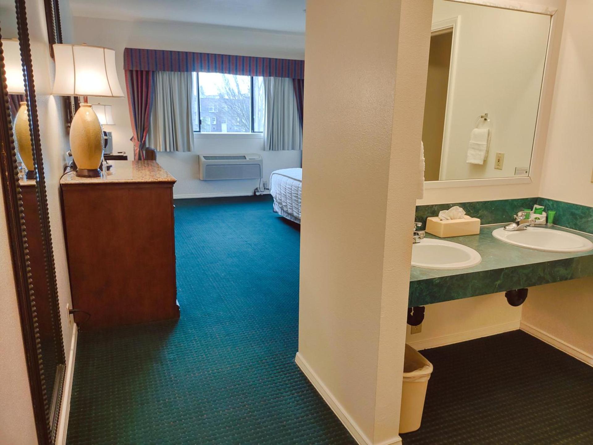 GuestHouse Inn Enumclaw photo 34