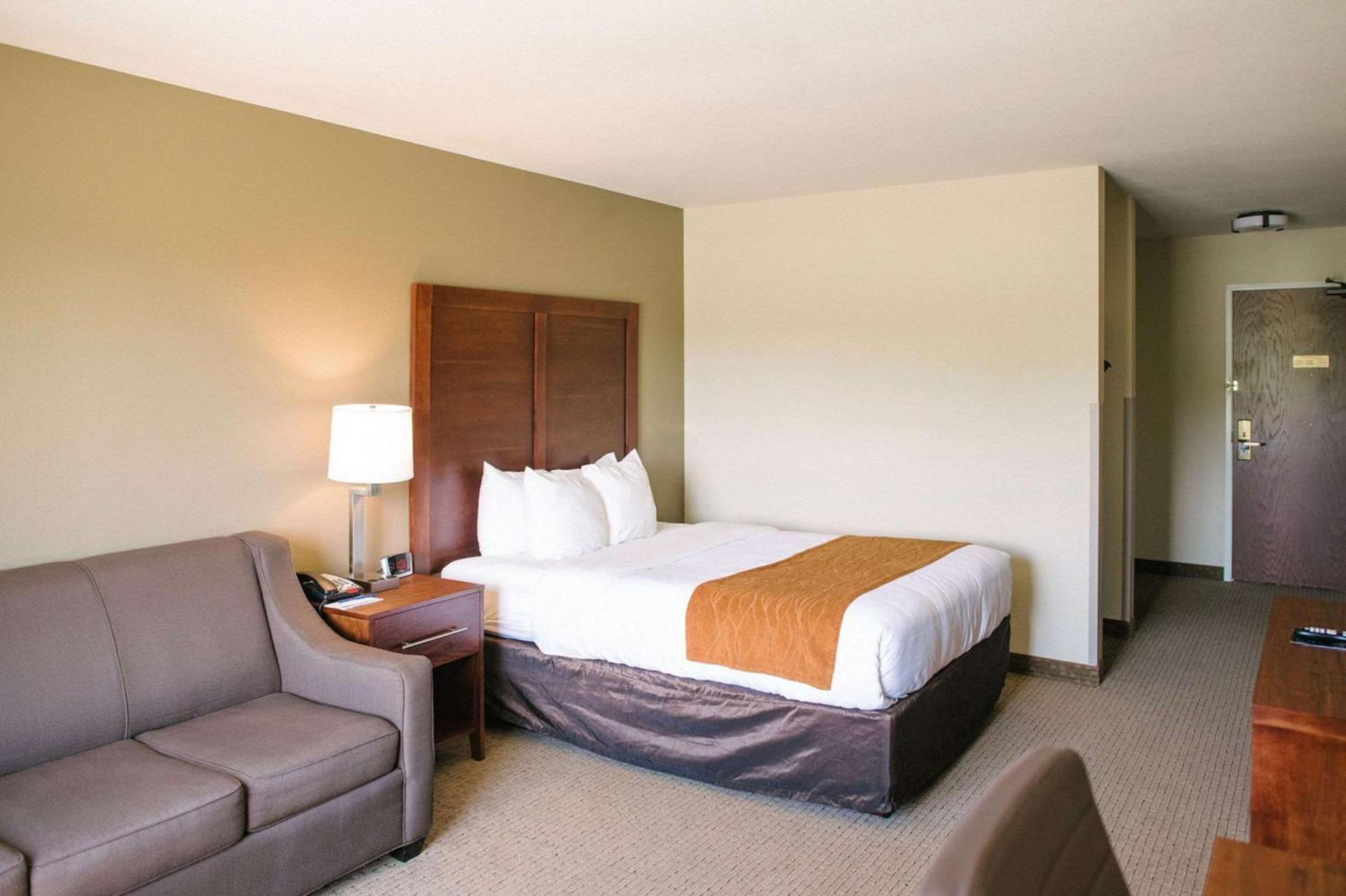 Comfort Inn & Suites photo 8