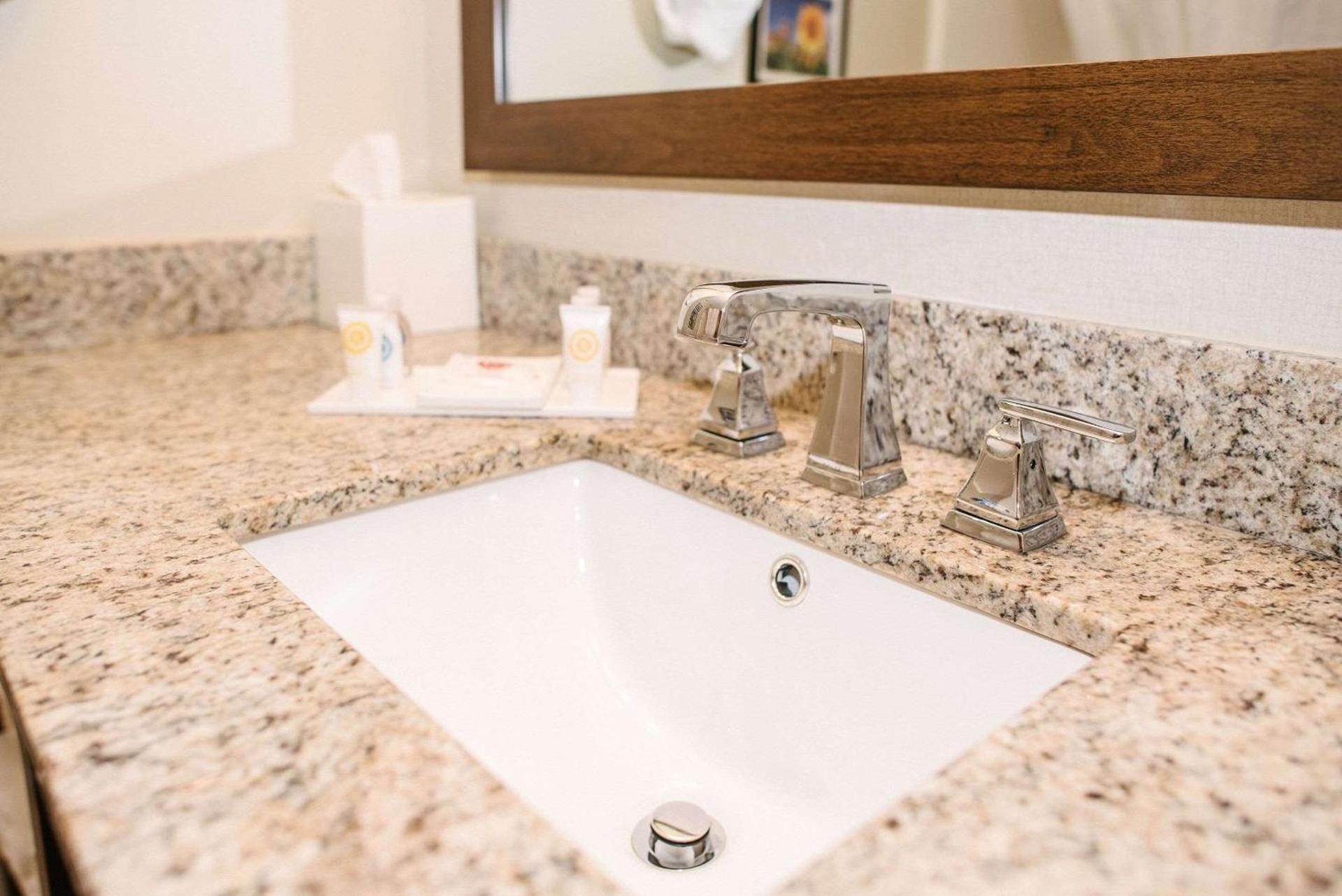 Comfort Inn & Suites photo 33