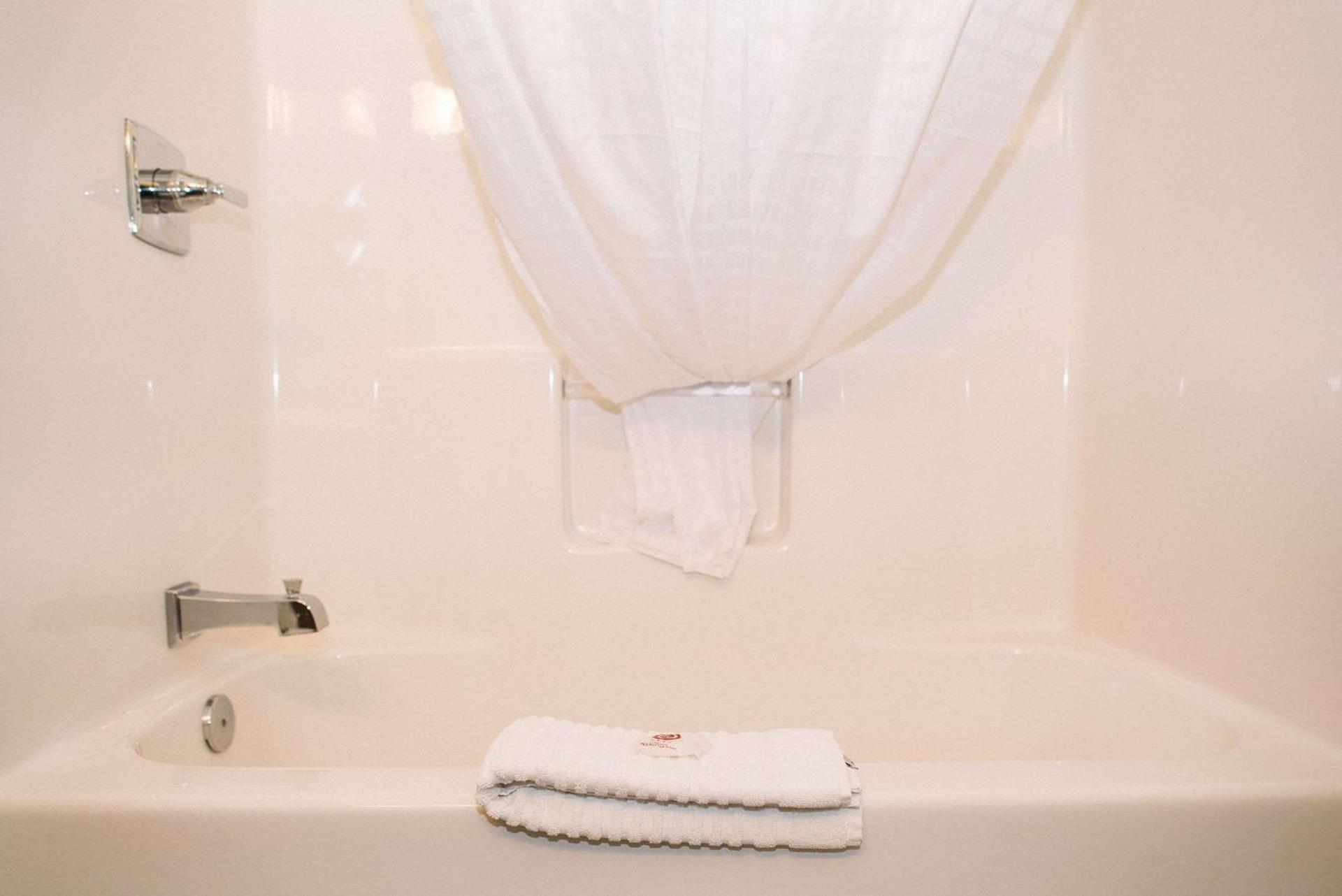 Comfort Inn & Suites photo 35