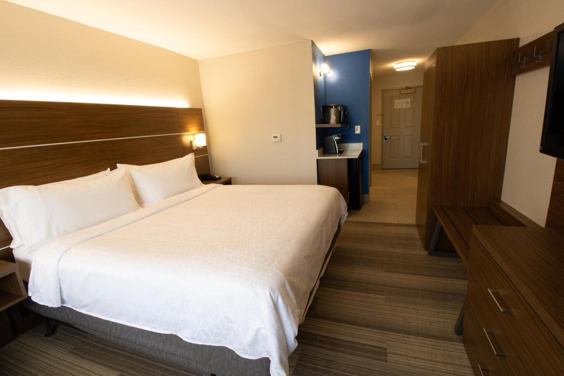 Holiday Inn Express & Suites Manassas by IHG photo 3