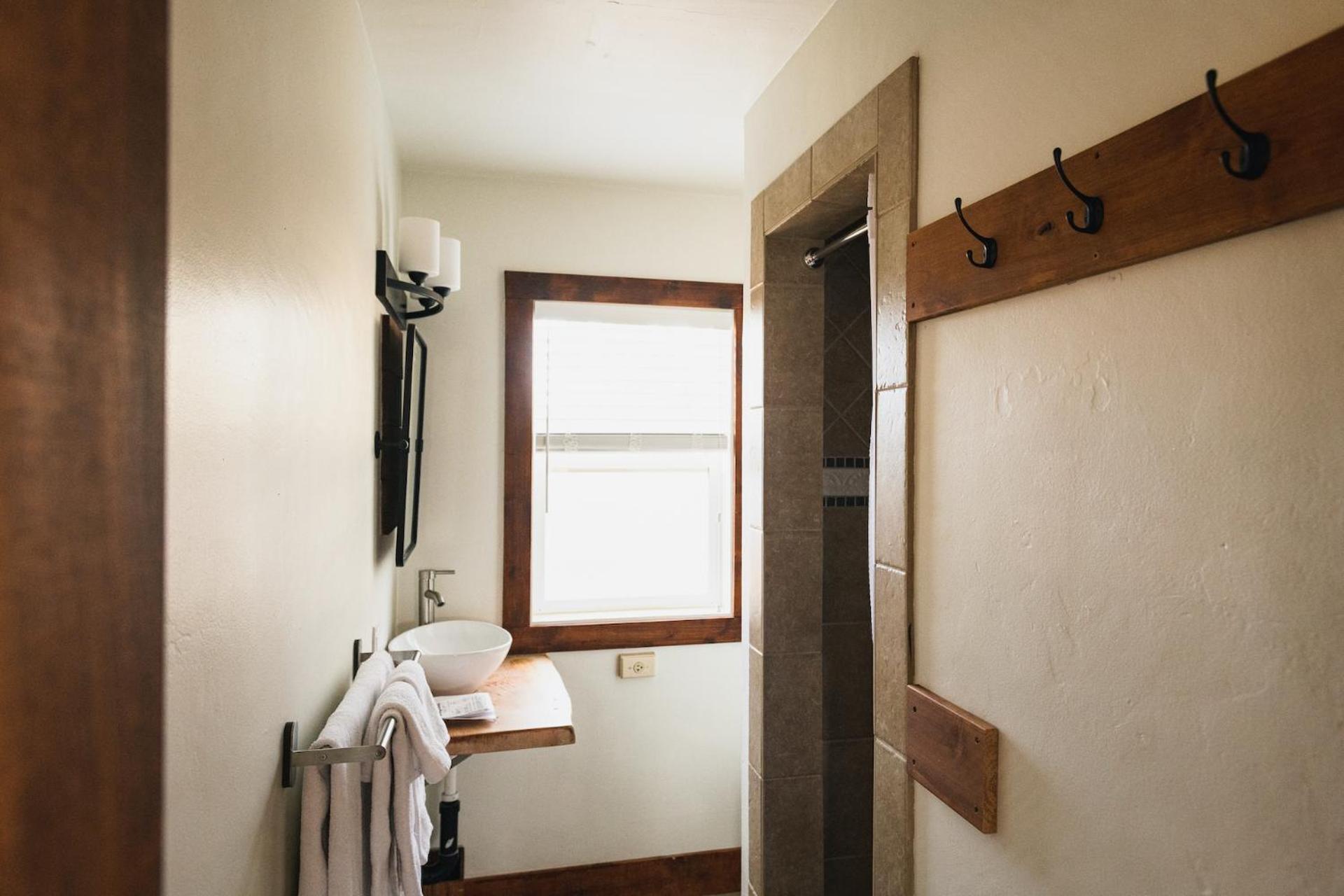 The Stranger Lodge - Pet Friendly photo 11