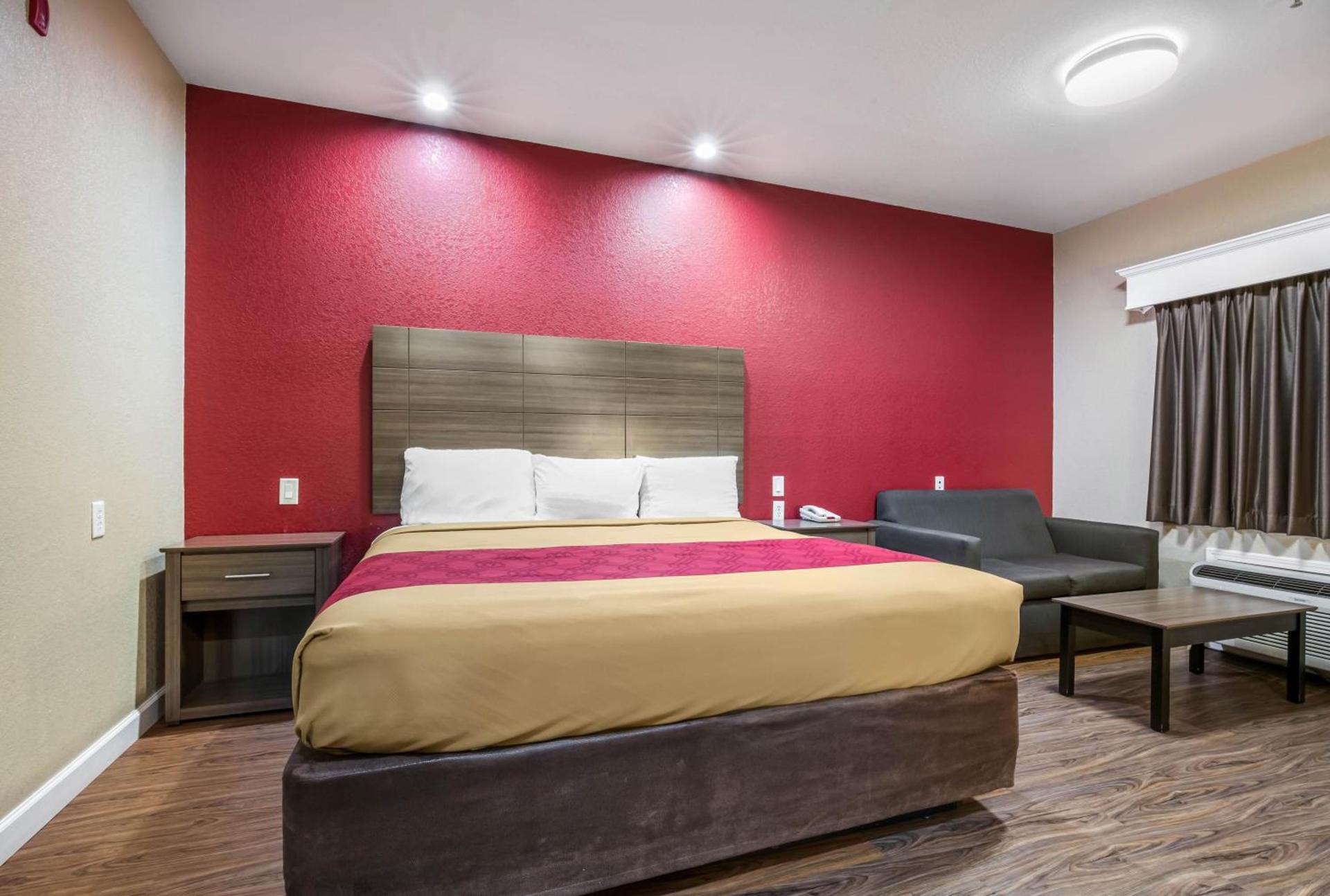 Econo Lodge Inn & Suites Horn Lake - Southhaven photo 25