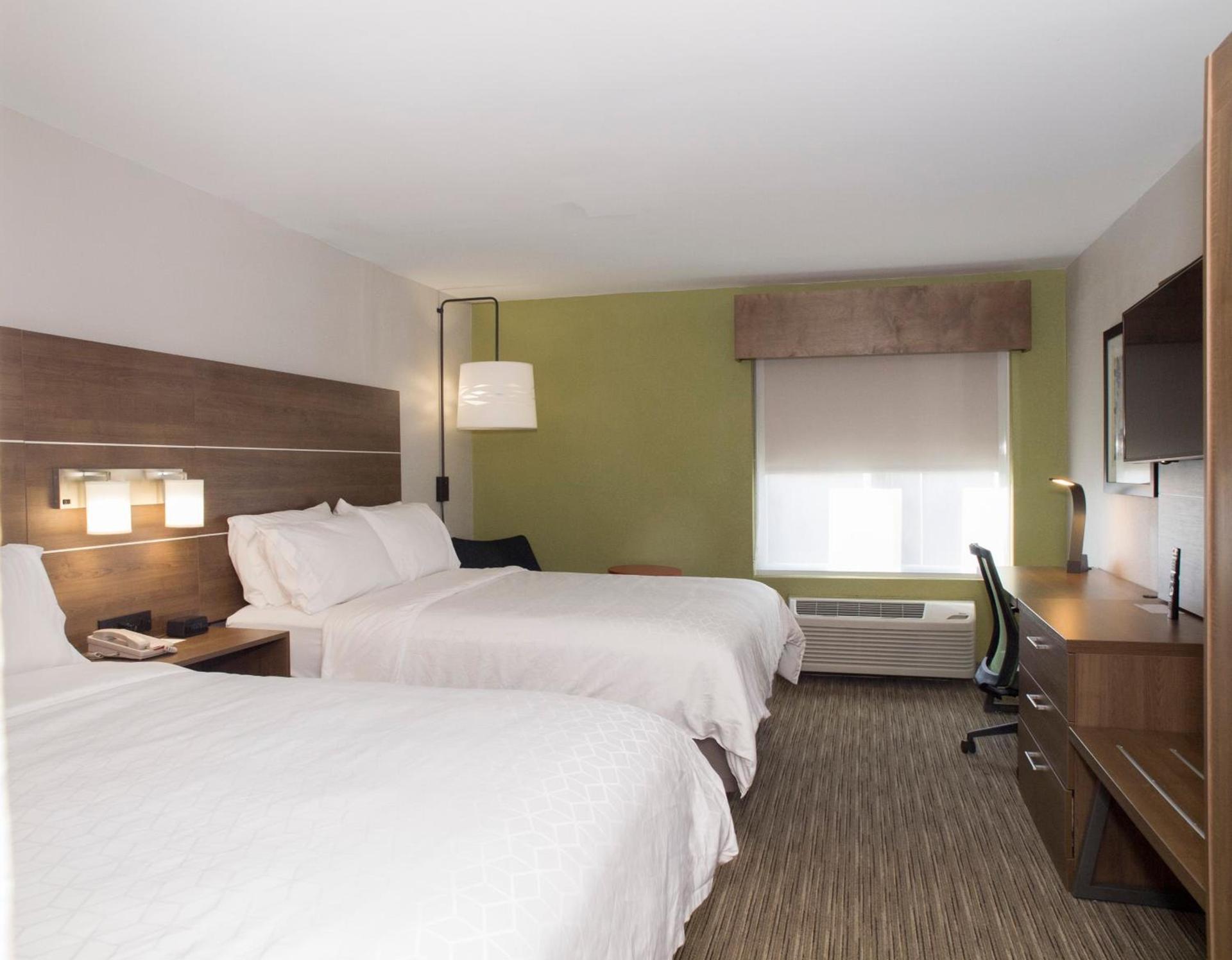 Holiday Inn Express Hotel & Suites Madison by IHG photo 64