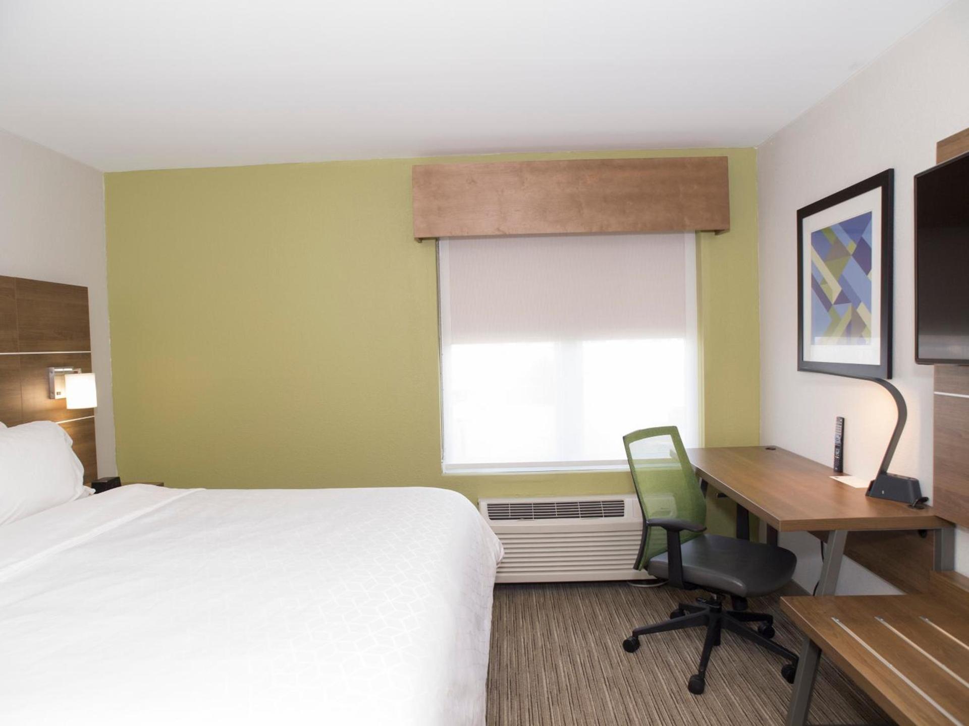 Holiday Inn Express Hotel & Suites Madison by IHG photo 47
