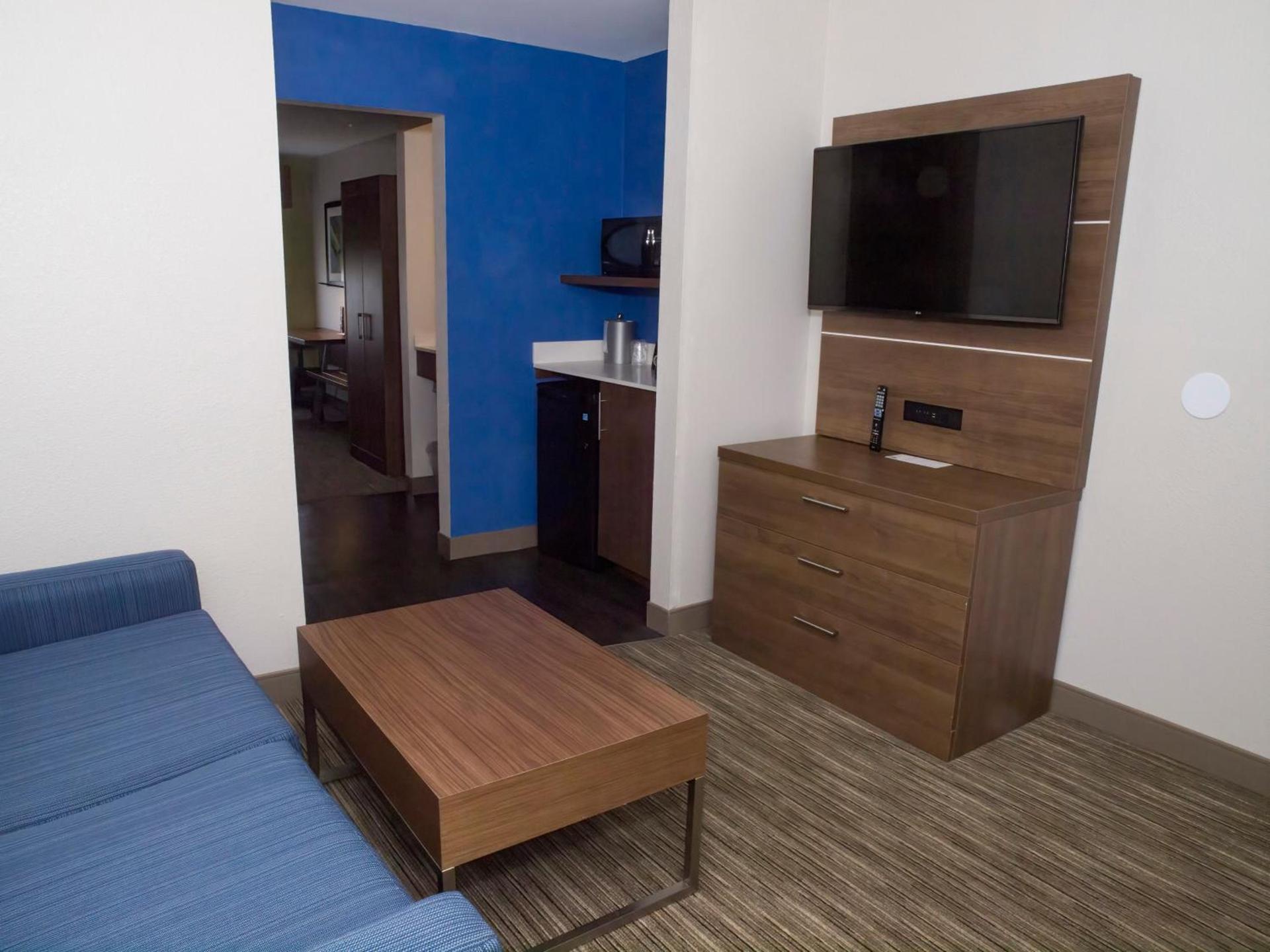 Holiday Inn Express Hotel & Suites Madison by IHG photo 48