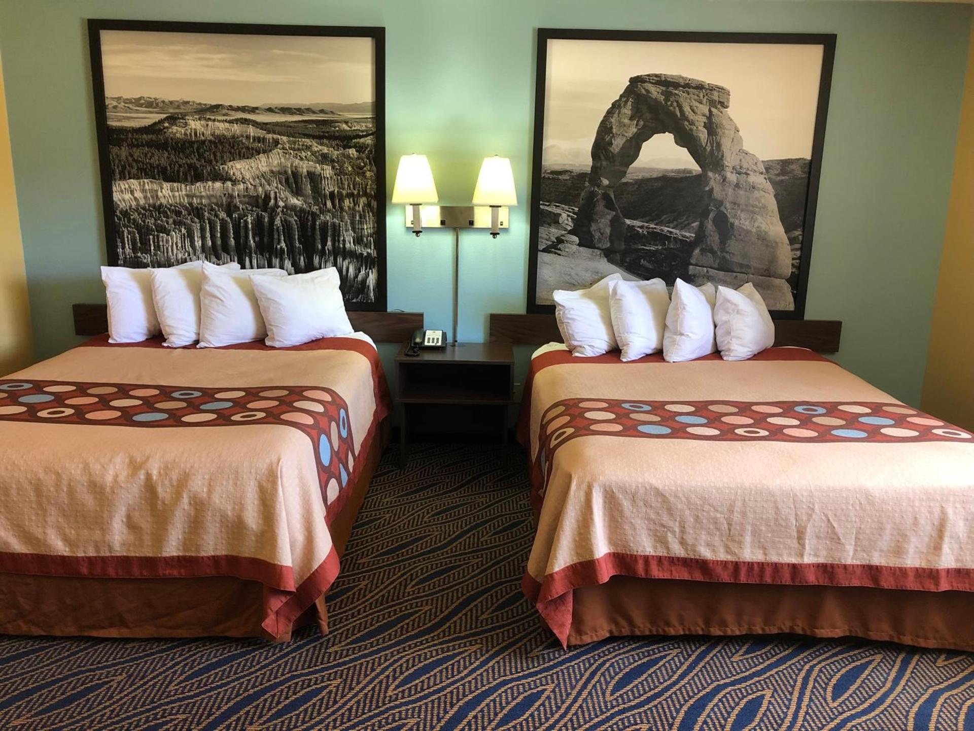 Super 8 by Wyndham Cedar City photo 47