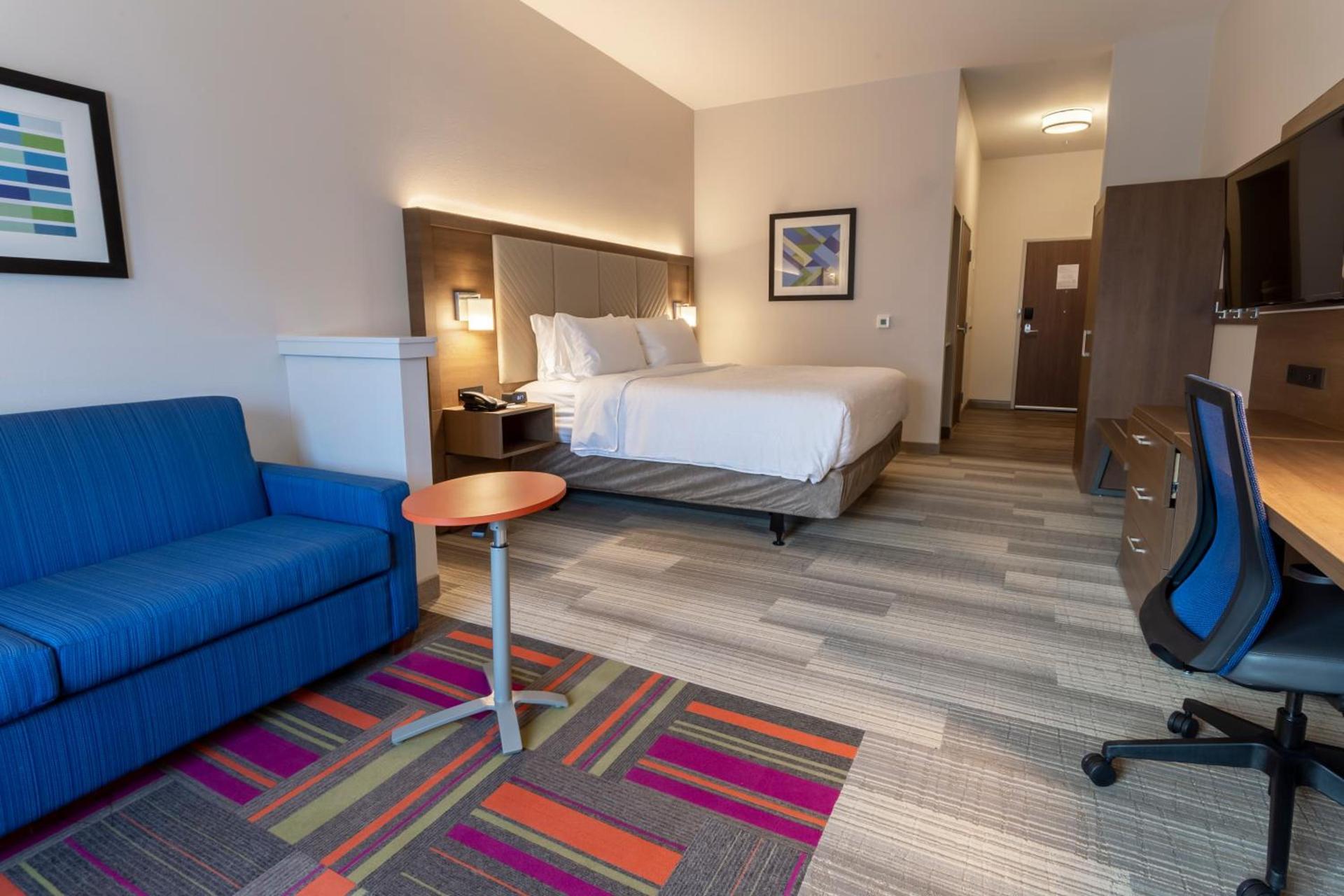 Holiday Inn Express & Suites - Columbus - Worthington by IHG photo 2
