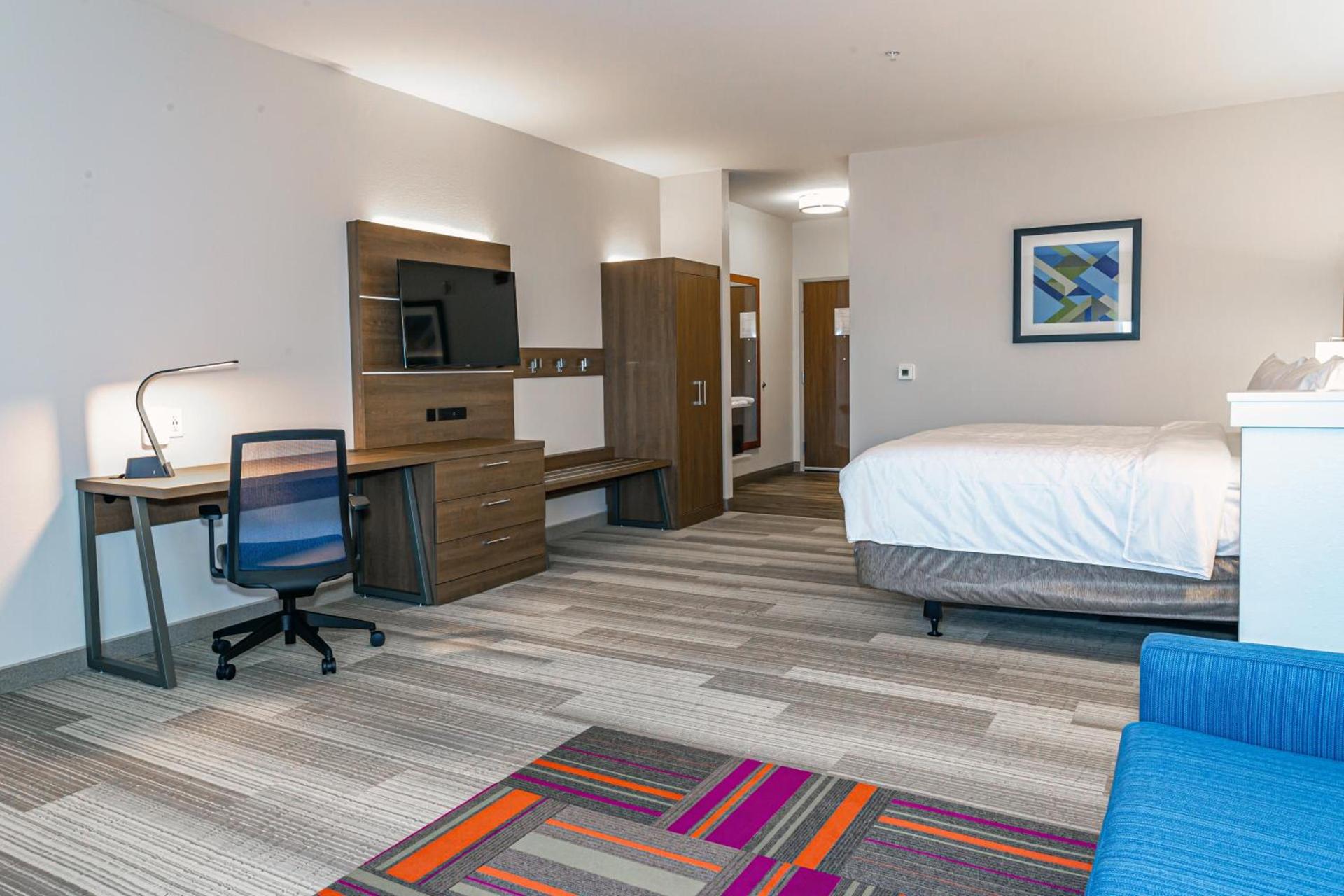 Holiday Inn Express & Suites - Columbus - Worthington by IHG photo 4